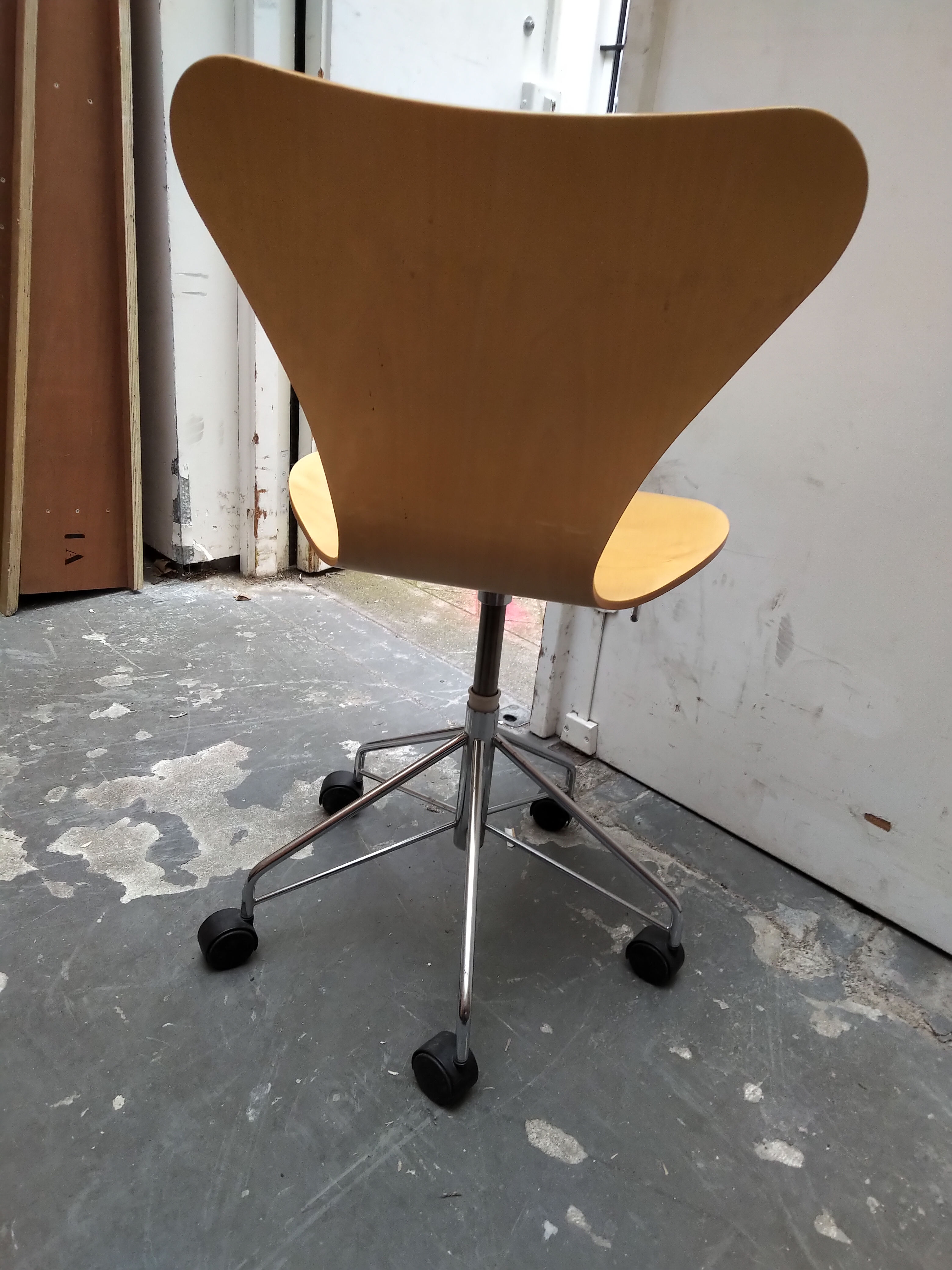 Office swivel chair model 3117 by Arne Jacobsen for Fritz Hansen, 2001