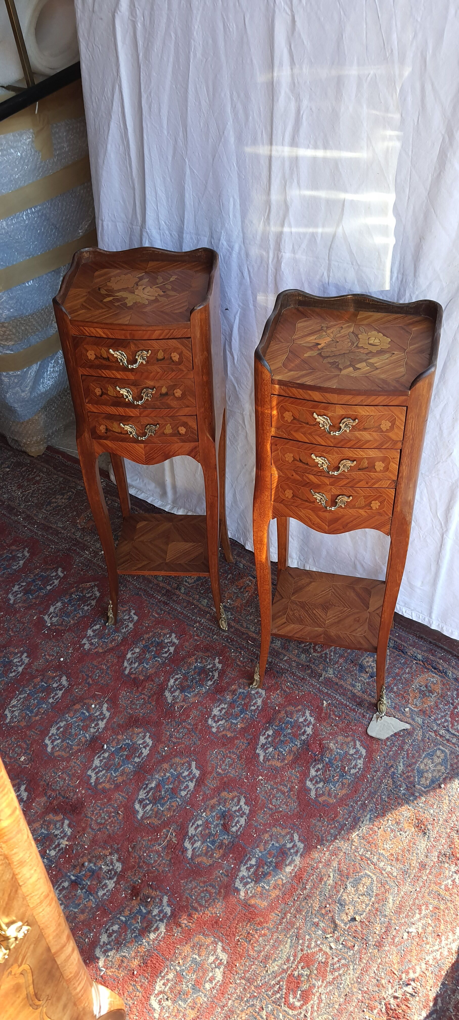 Paire de chevets en marqueterie