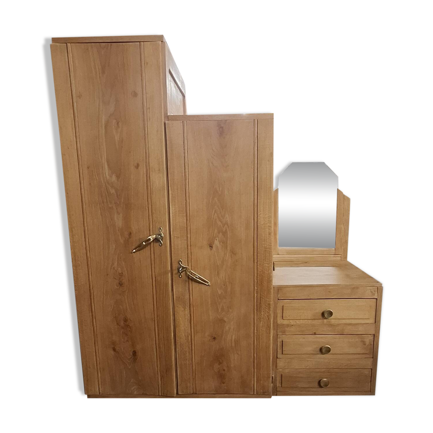 Asymmetrical wardrobe