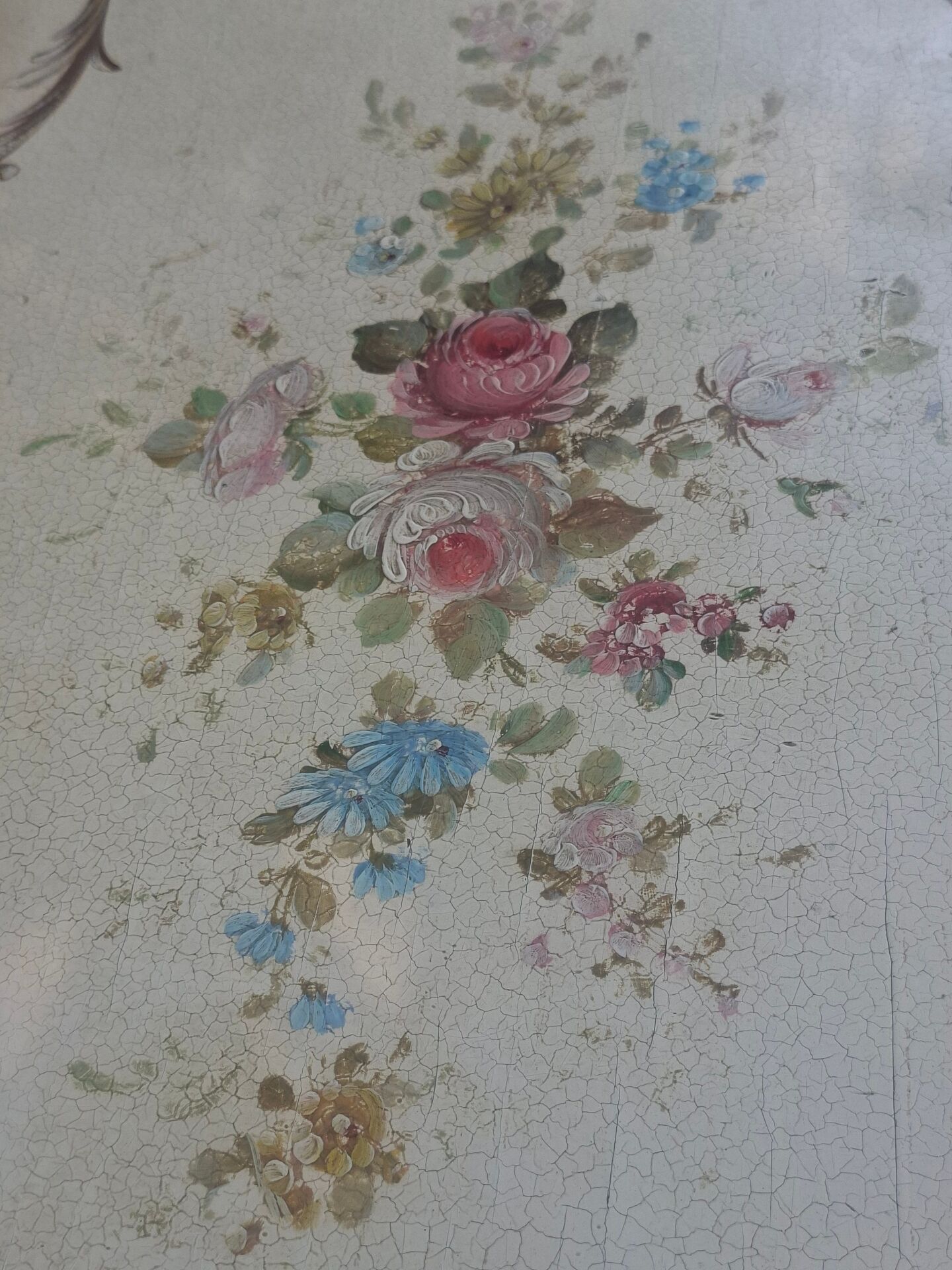 Venetian commode