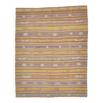 Tapis kilim turc rayé en tons terre chauds, 135x168 cm