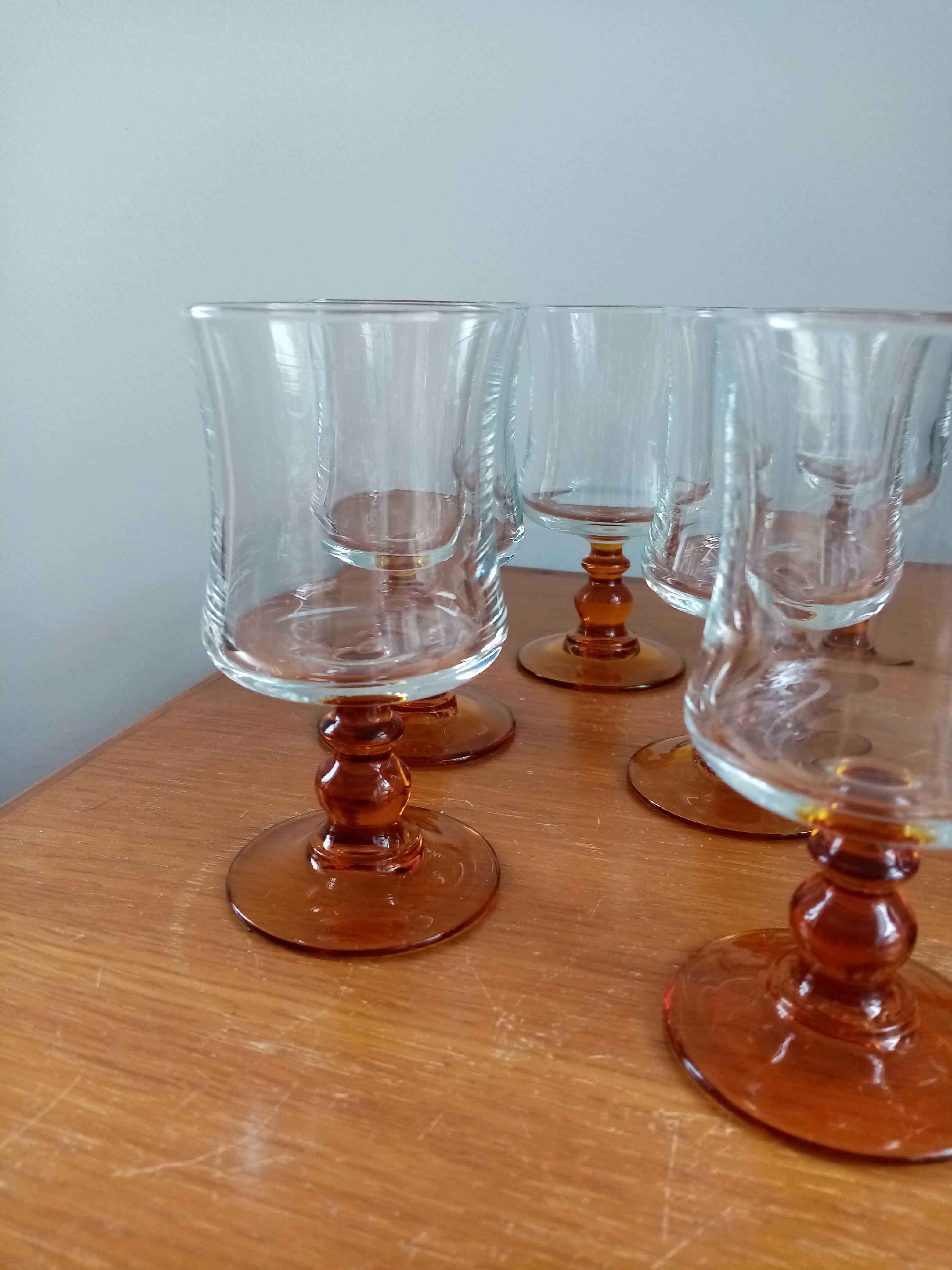 Standing water glass