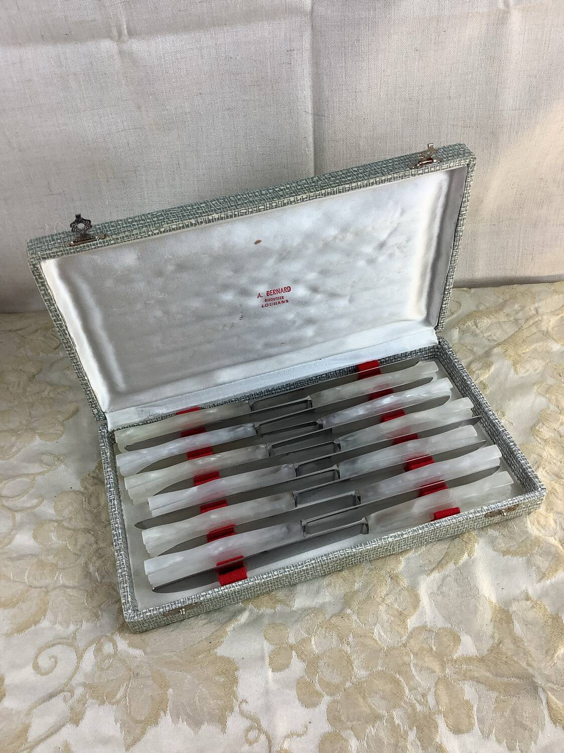 Box of 12 vintage knives