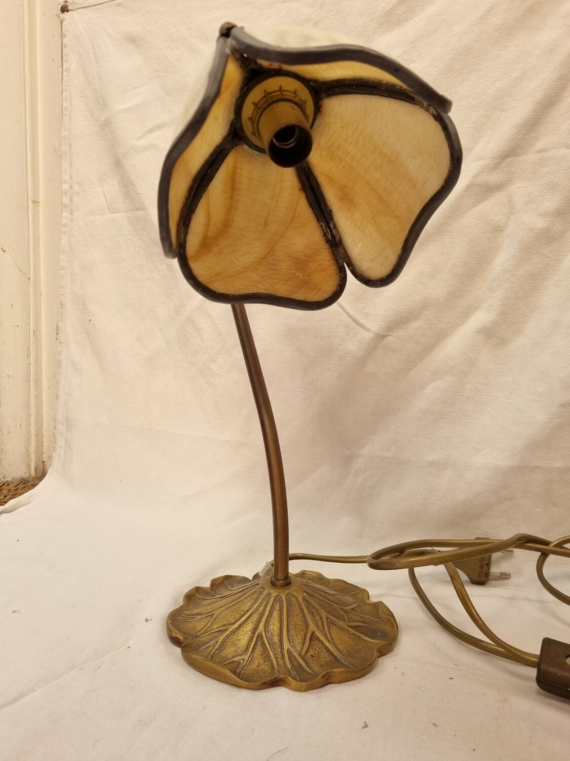Bronze water lily lamp & glass paste