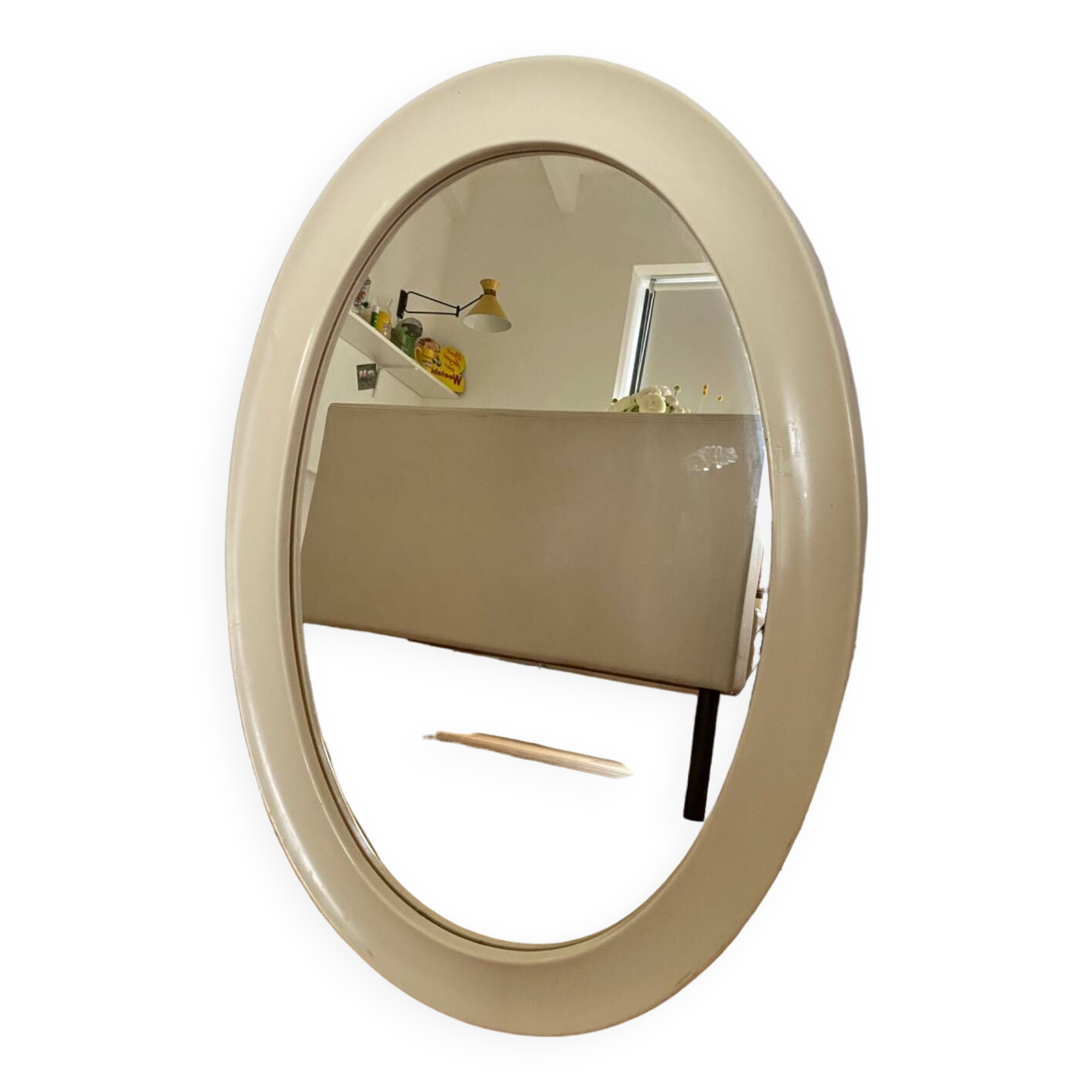 Oval cream plastic mirror