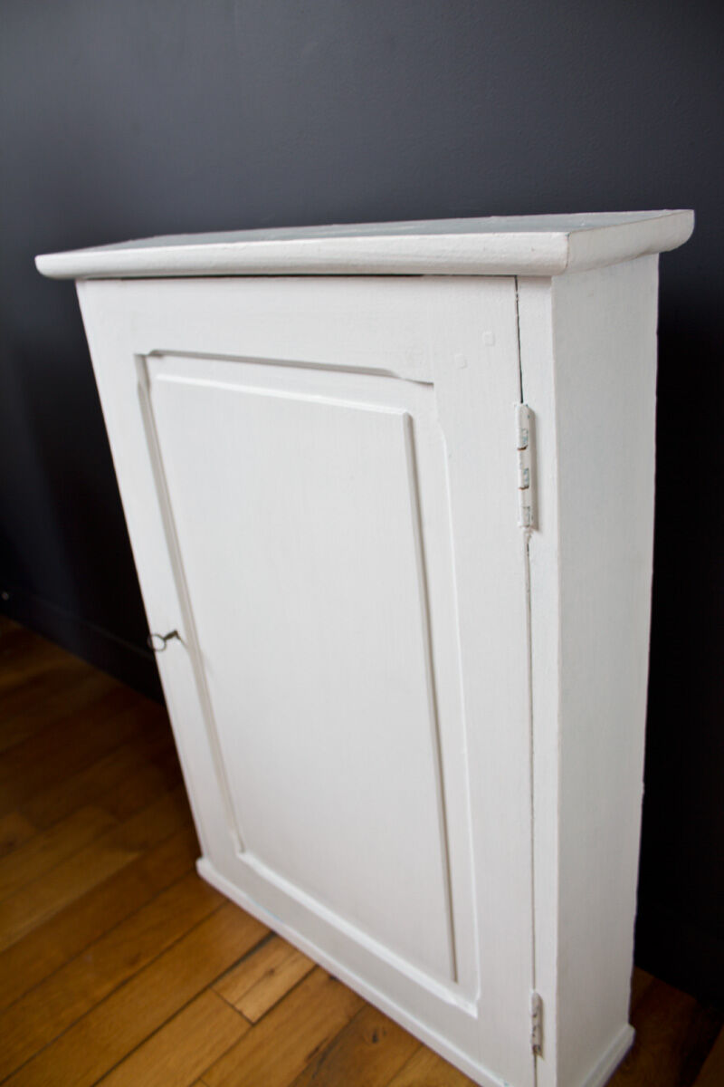 Grande armoire de toilettes