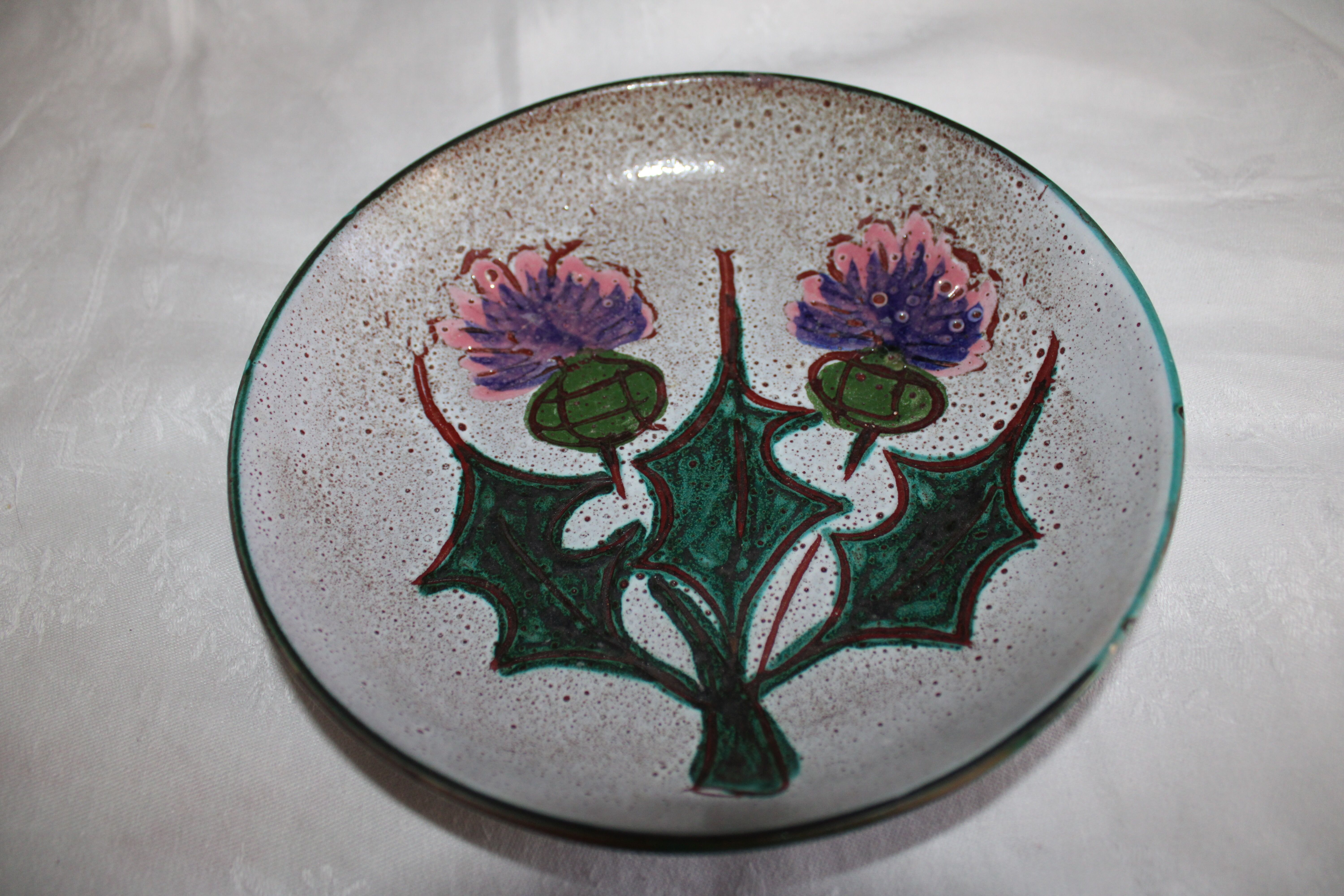 2 Hollow plates pattern with  thistles