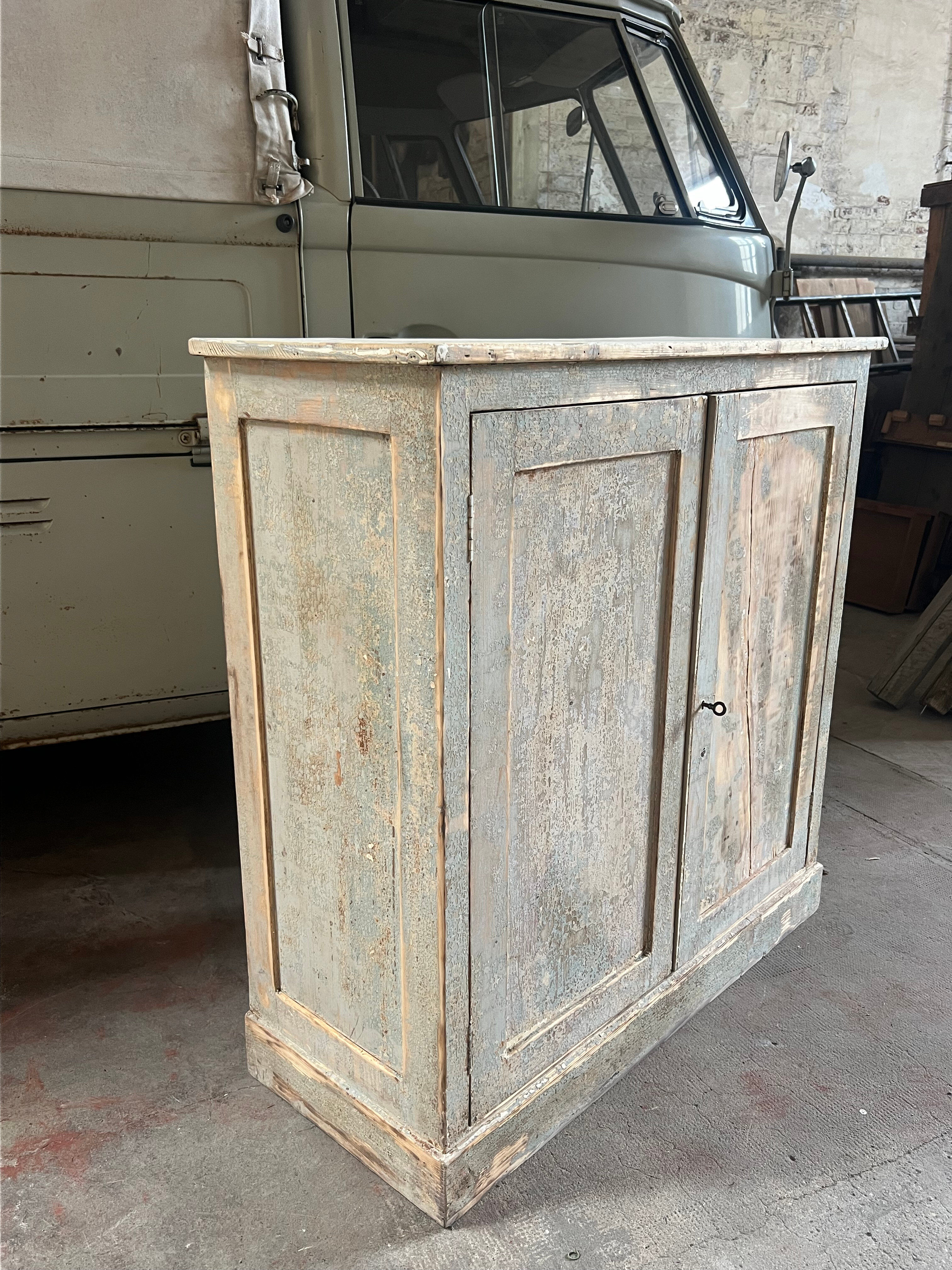 Buffet painted