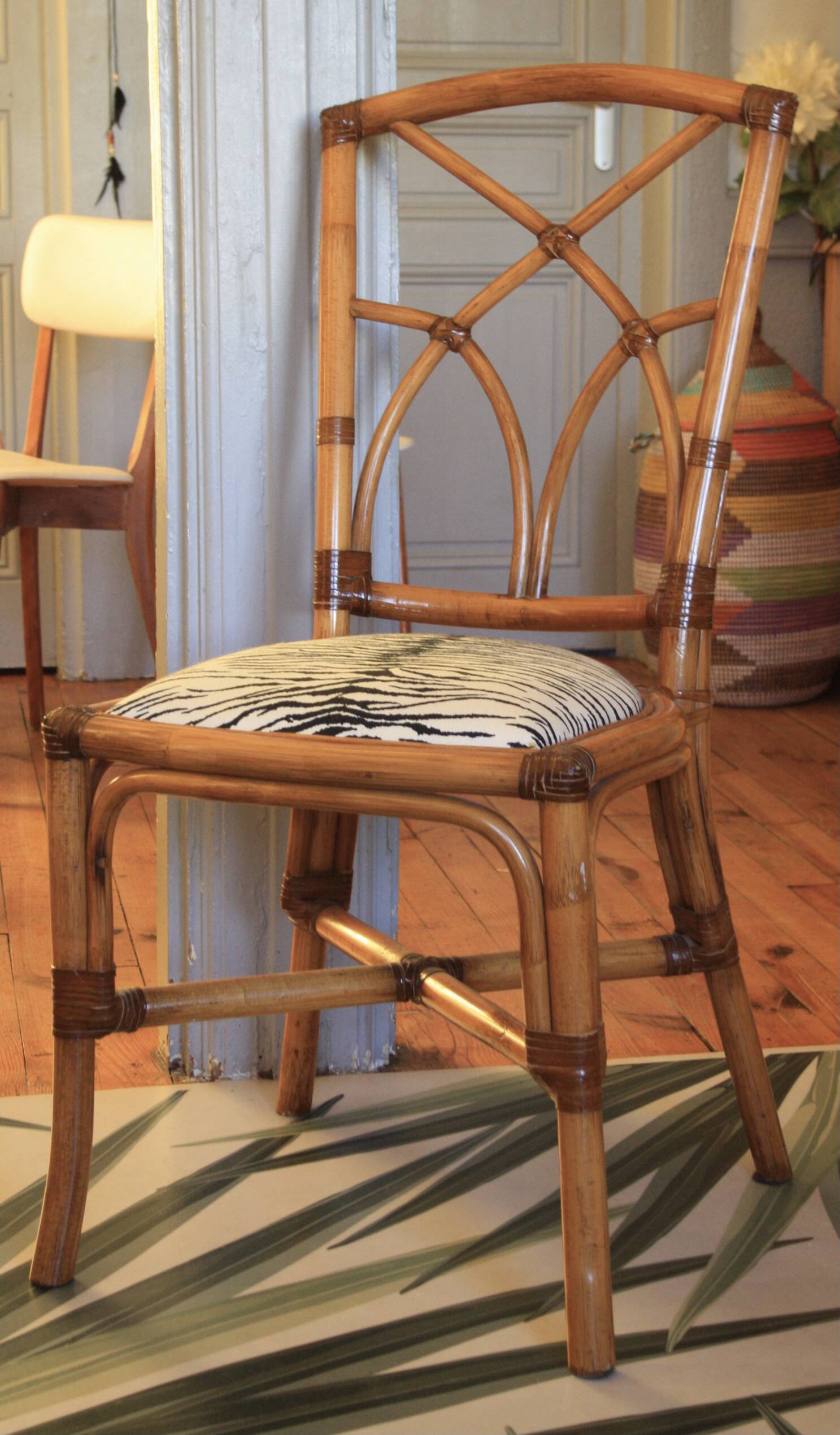 Chaise en bambou assise zébrée