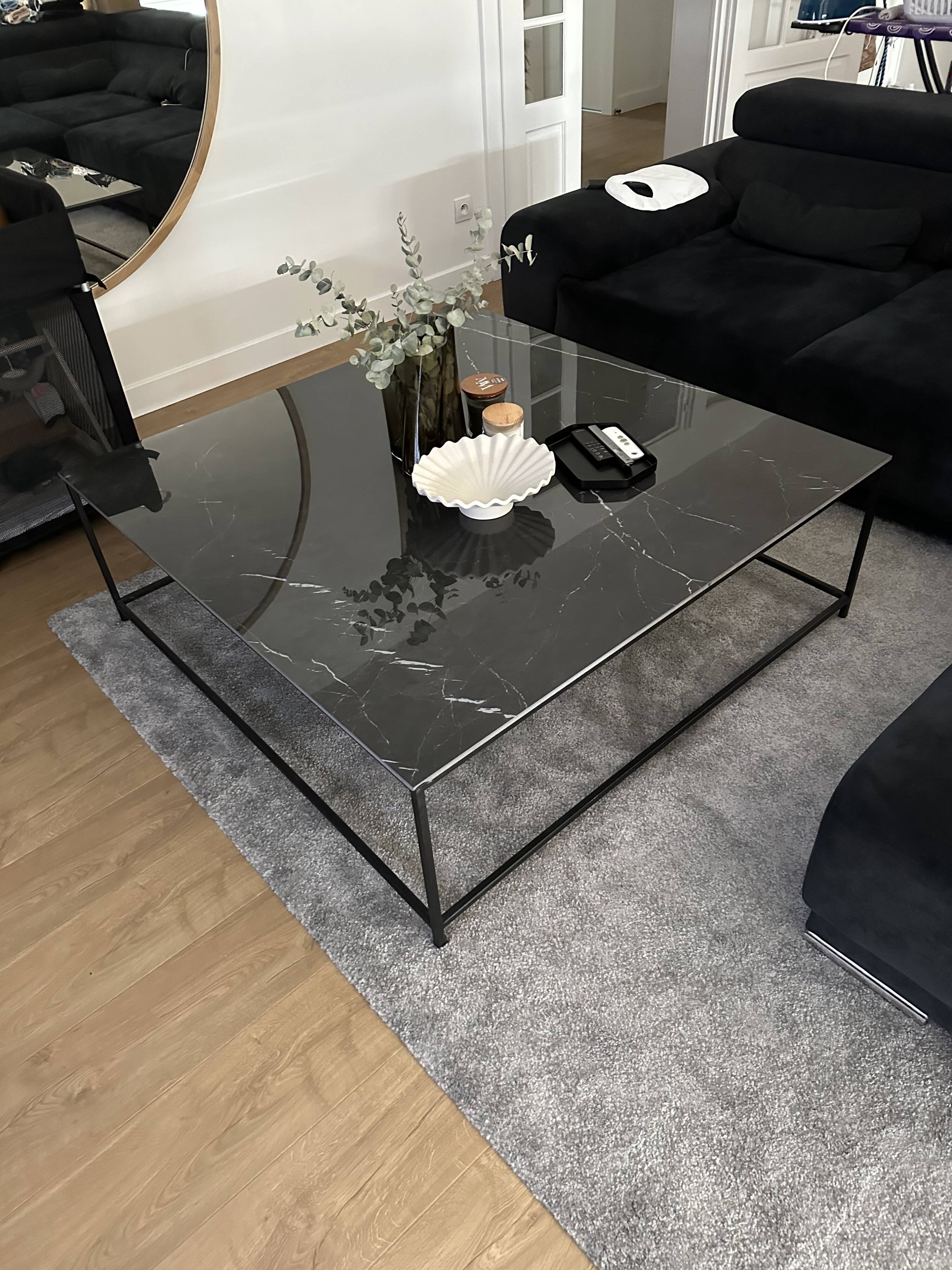 Table Basse Design – Piétement Acier Forgé Noir – Plateau Céramique Blanc – 64x32,5x45 Cm
