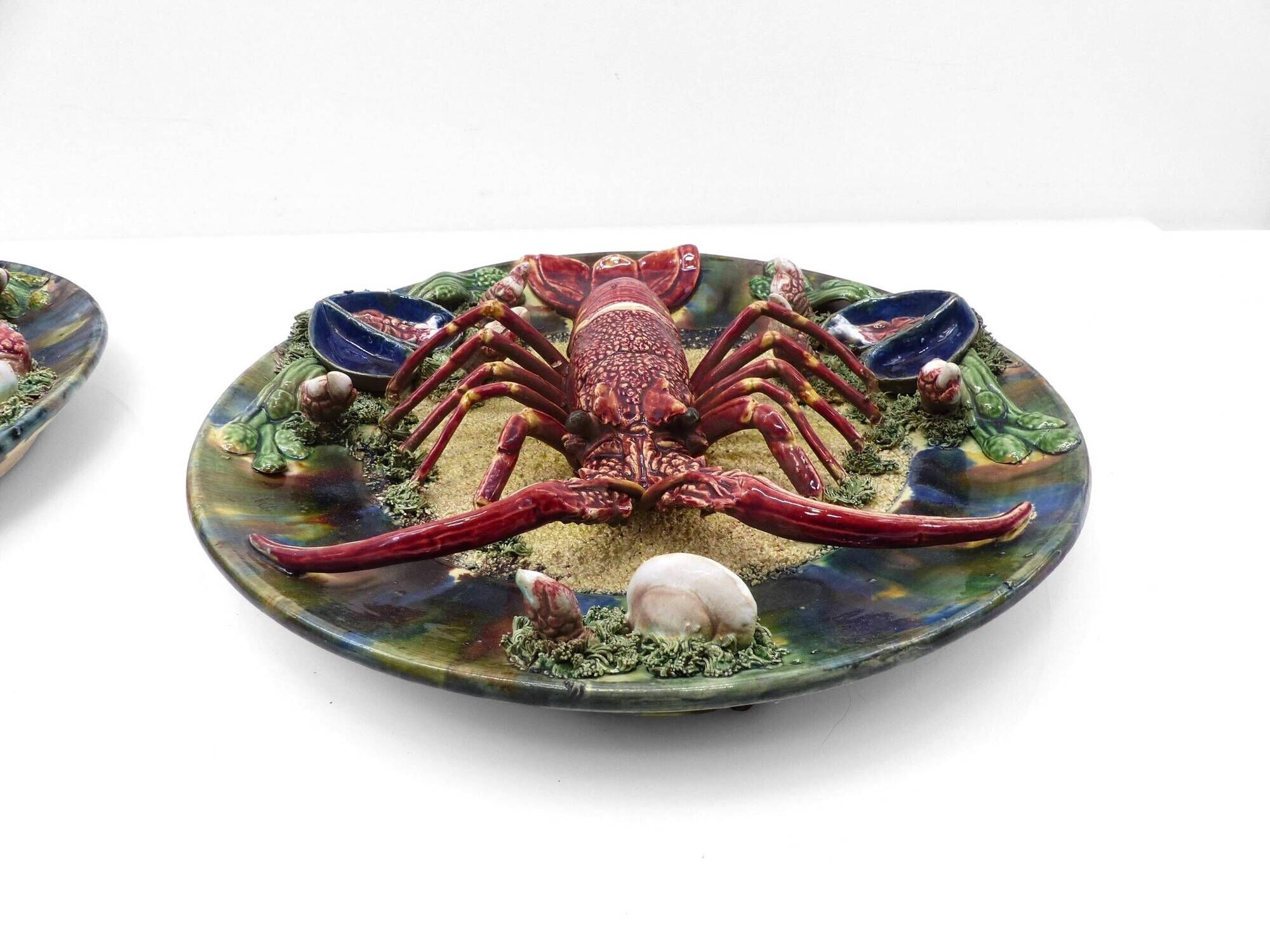 Pair of large wall plates Palissy Álvaro José Caldas da Rainha early 20th century