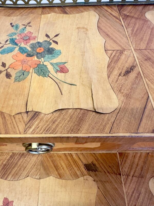 Bonheur du jour en bois marqueté – Décor floral – Style Louis XVB