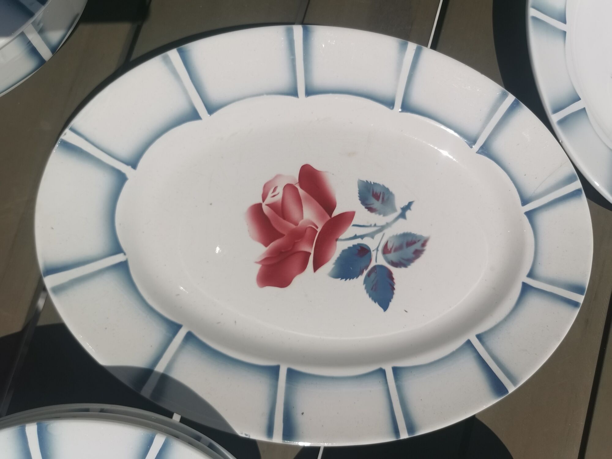 Lots dishes digoin sarreguemines, 7 flat plates, 4 plates hollow, tureen, oval dish