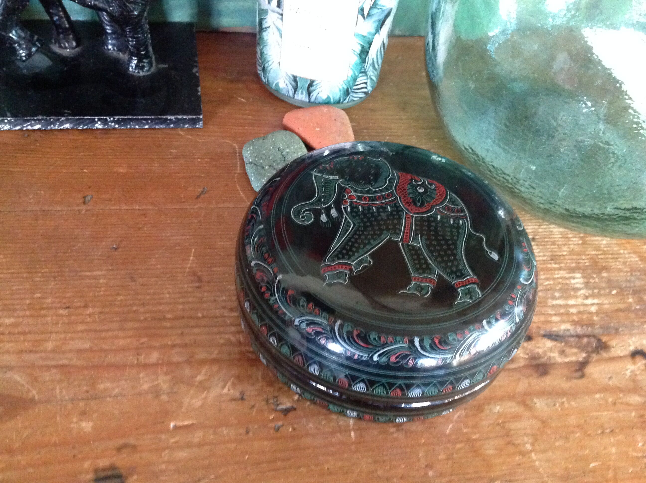 Elephant round box