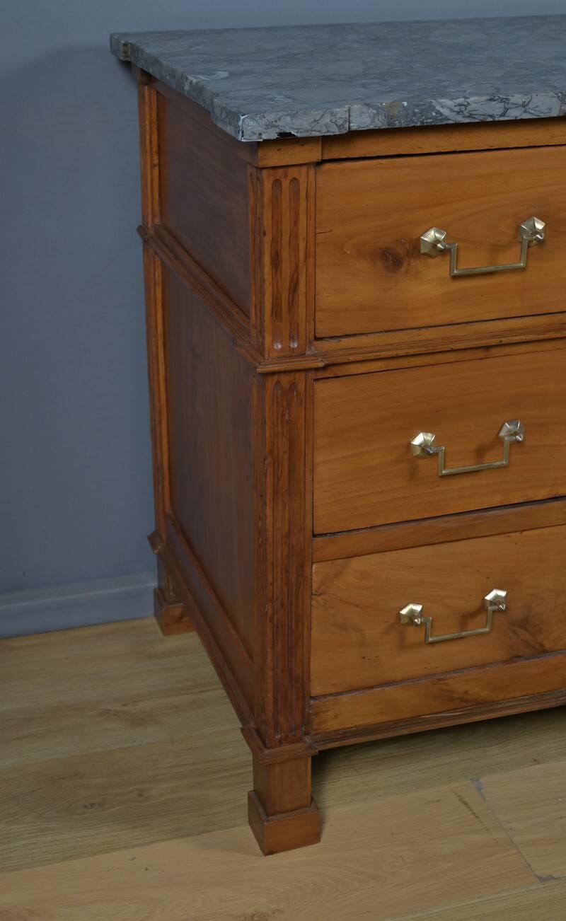 Mahogany commode, Louis XVI period – late 18th century.