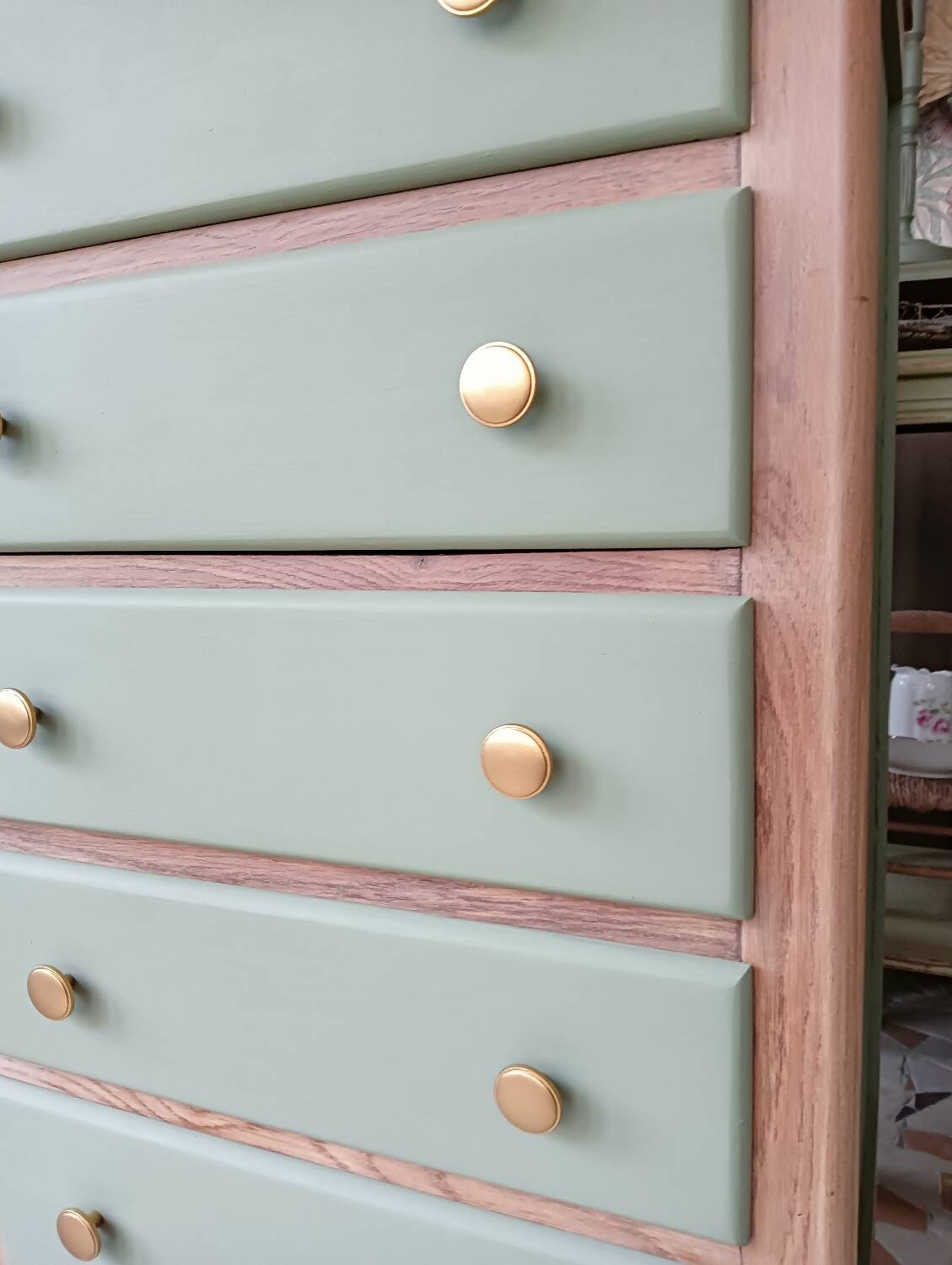 Vintage chiffonier