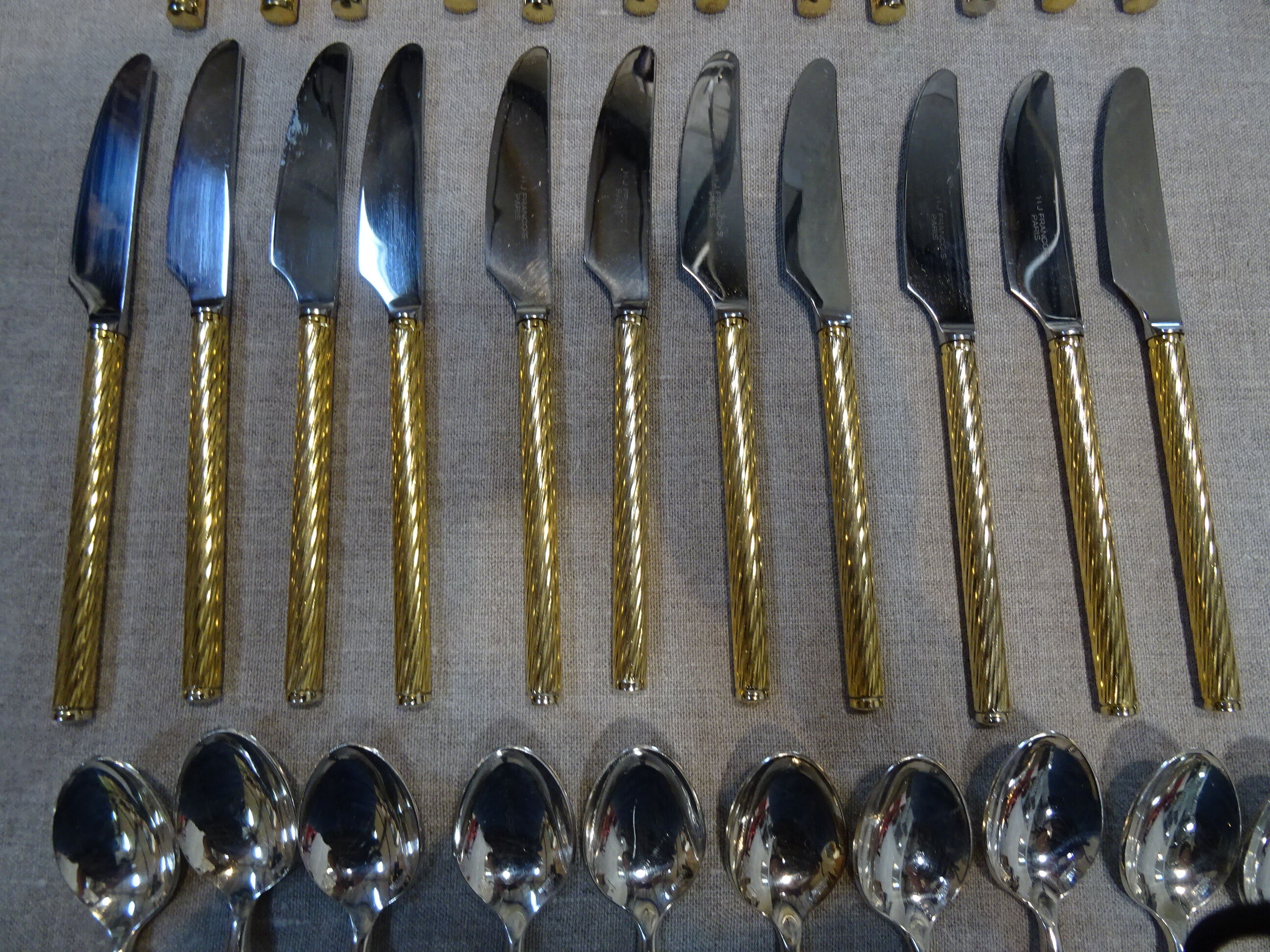Housewife in silver and gold metal 104 cutlery