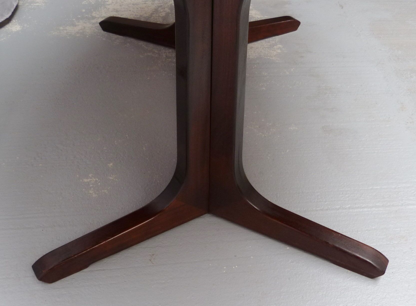 Baumann Oval Table