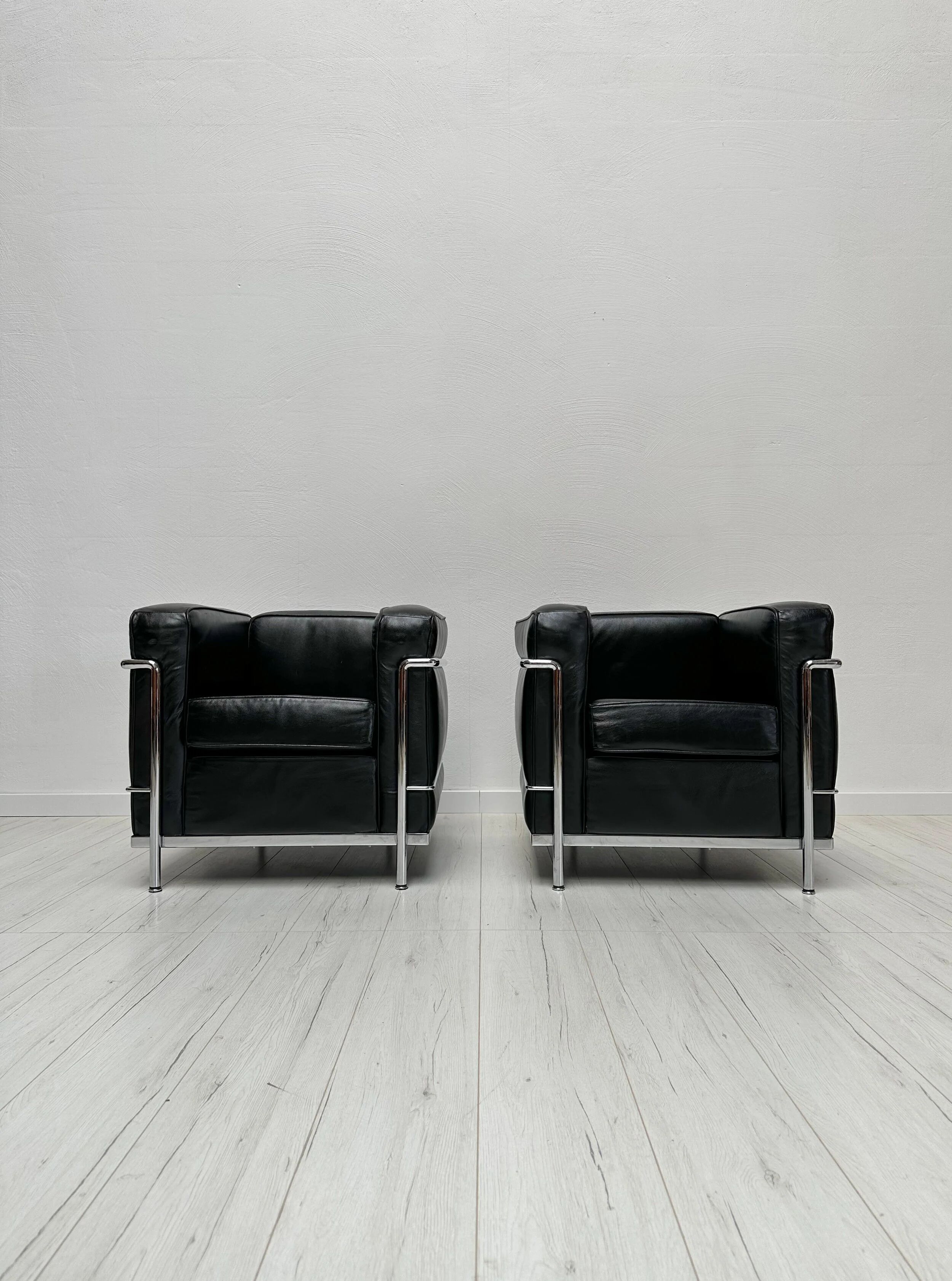 ‘90s Vintage LC2 Armchairs by Le Corbusier &Charlotte Perriand  for Cassina