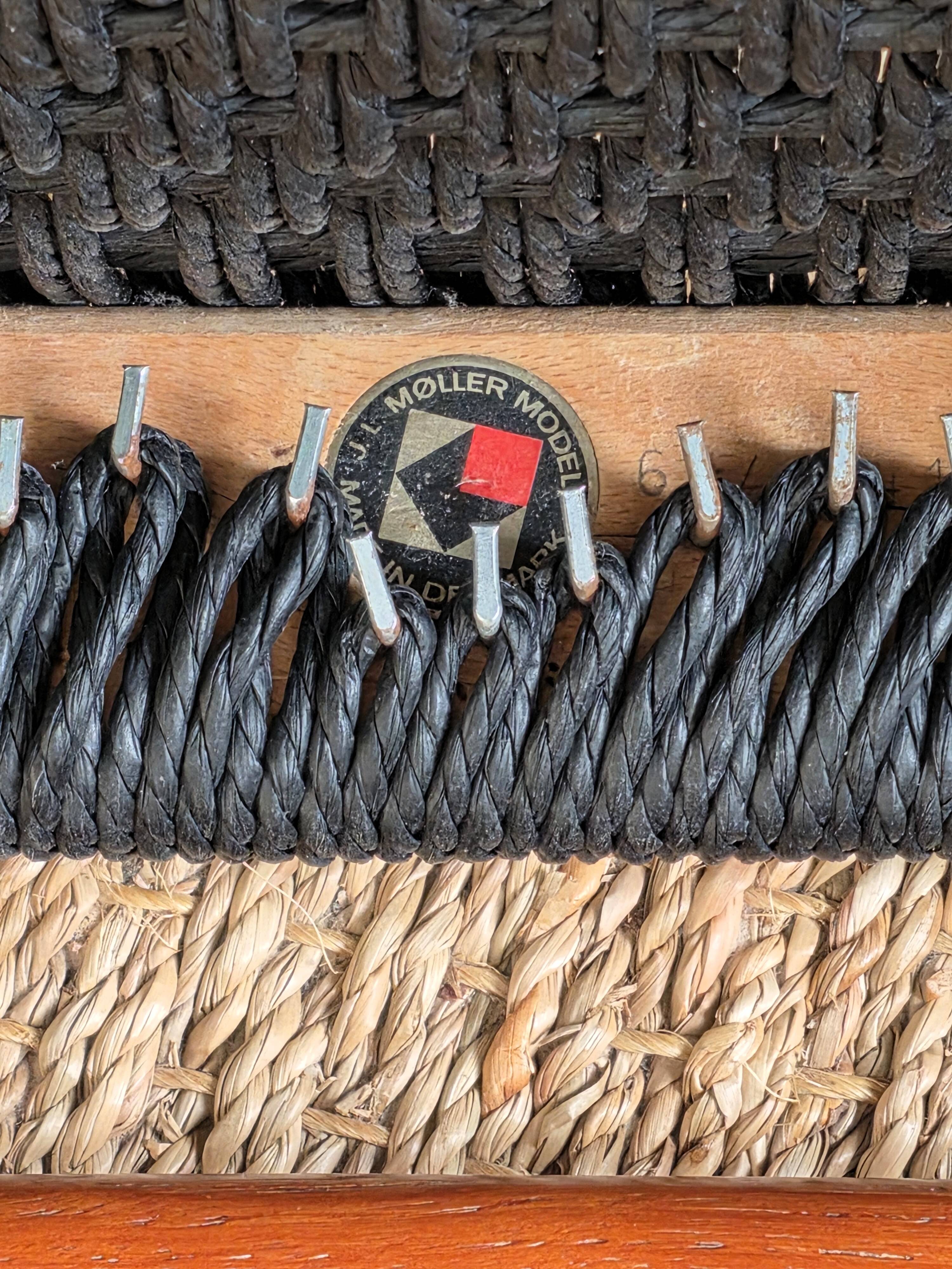 Paire de chaises Niels O. Møller modèle 75 – teck & cordage noir refait
