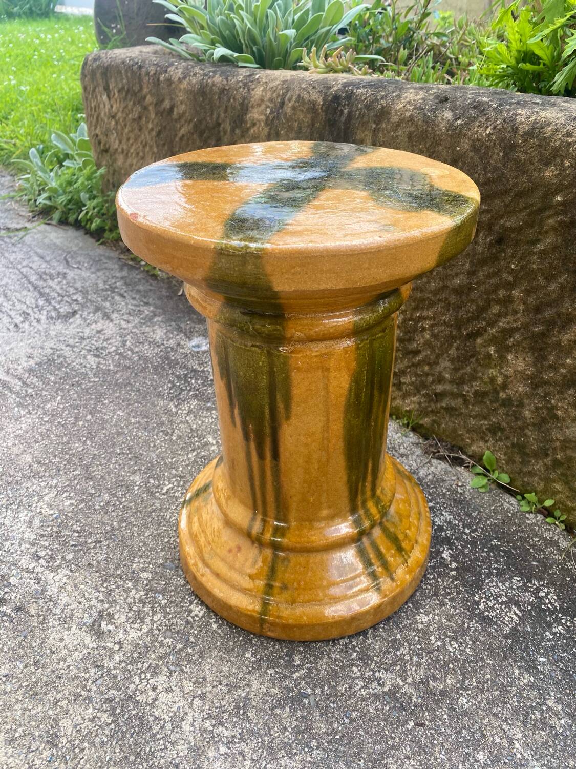 Southern France stool in glazed ceramic