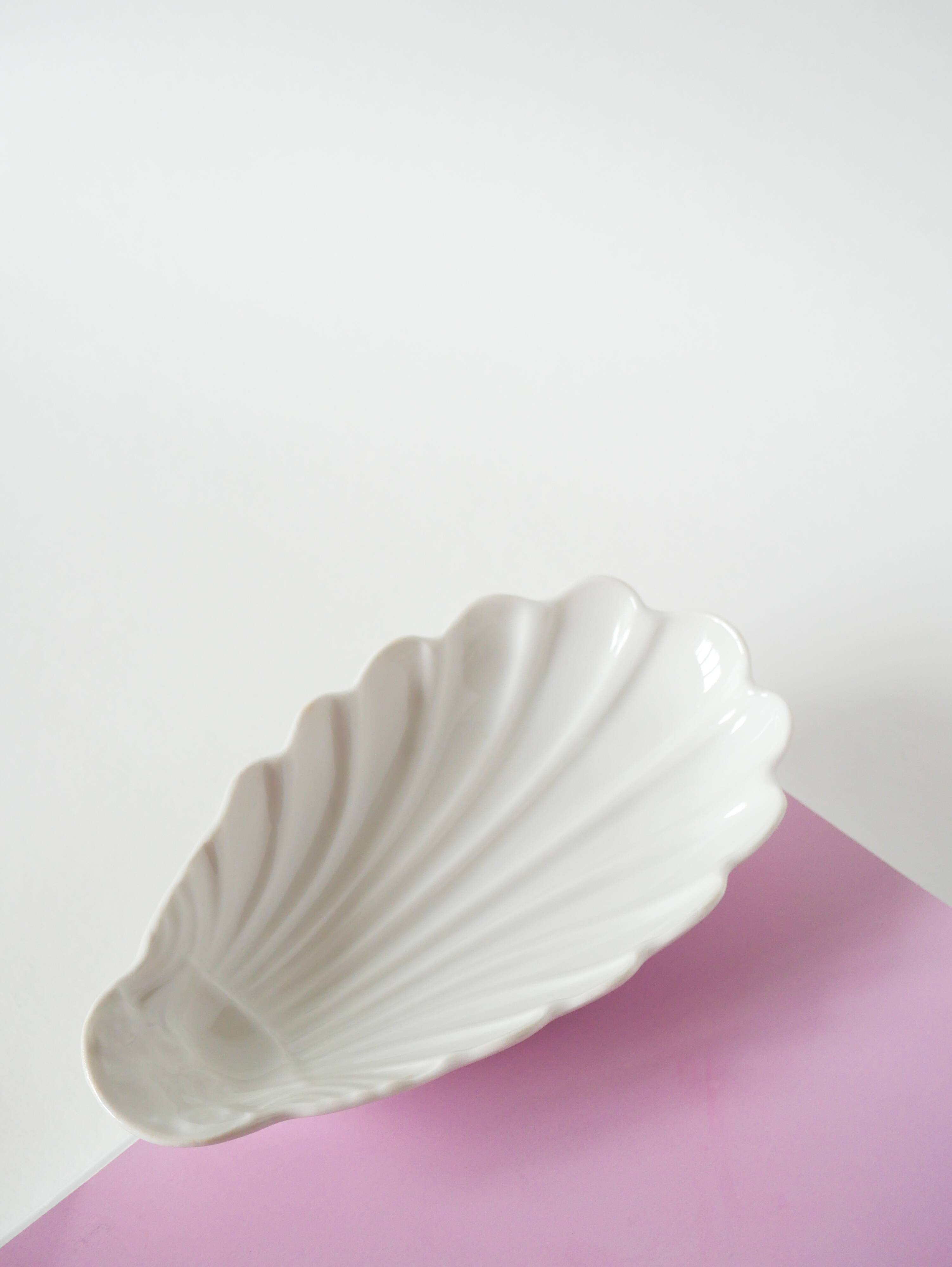 Shell-shaped ceramic pocket tray, 1960