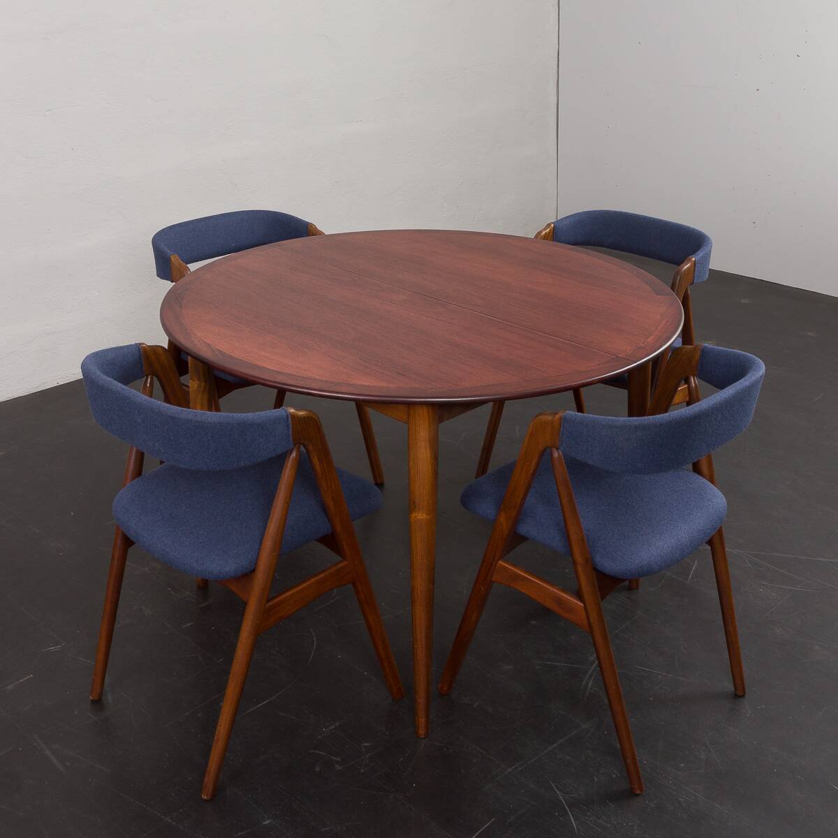 Circular dining table in rosewood, model 'PJ 2-5' by Grete Jalk