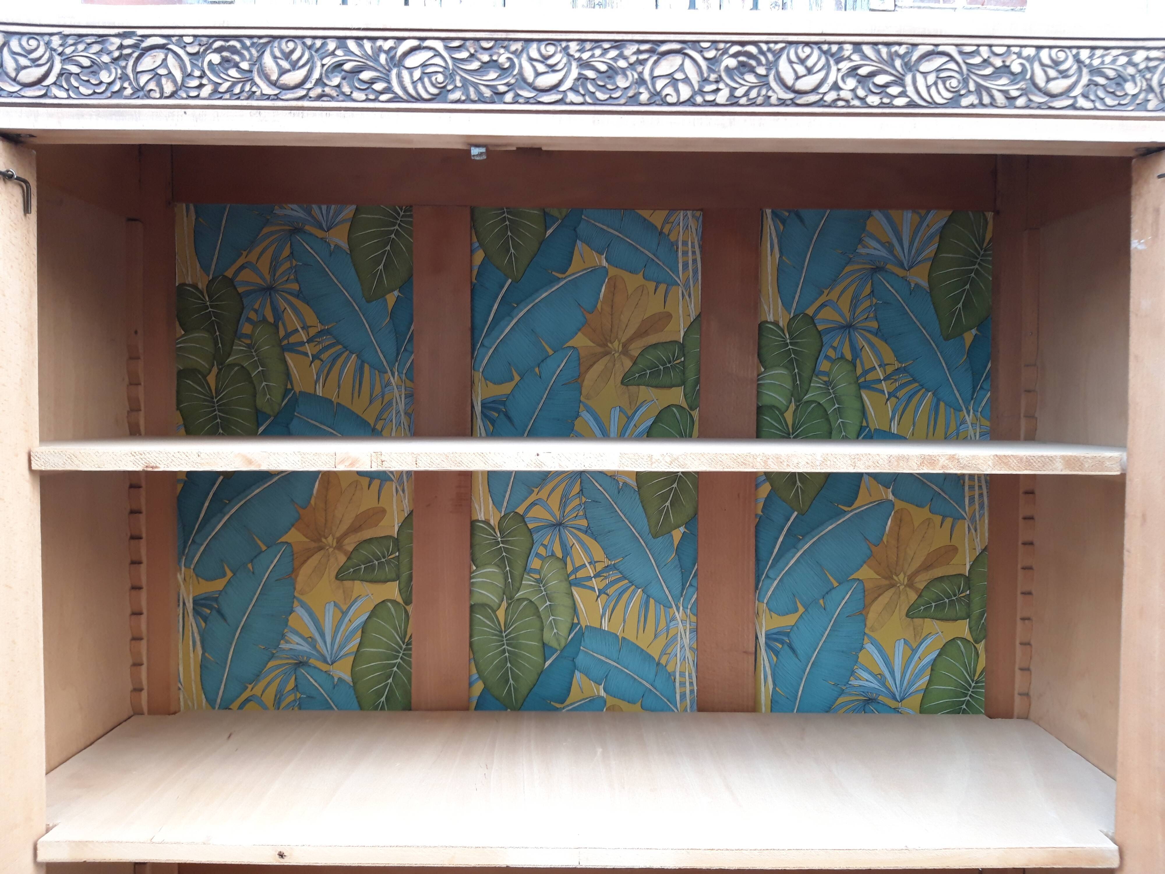 Parisian showcase cabinet year 30 gross