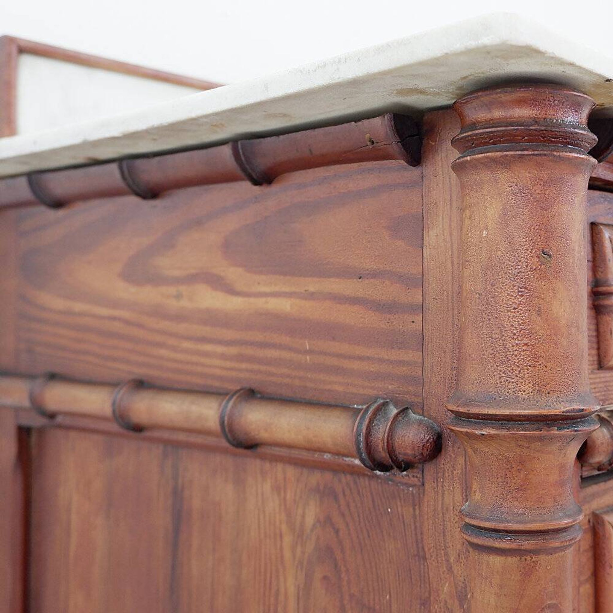 Commode en faux bambou et plateau marbre - Fin du XIXe siècle