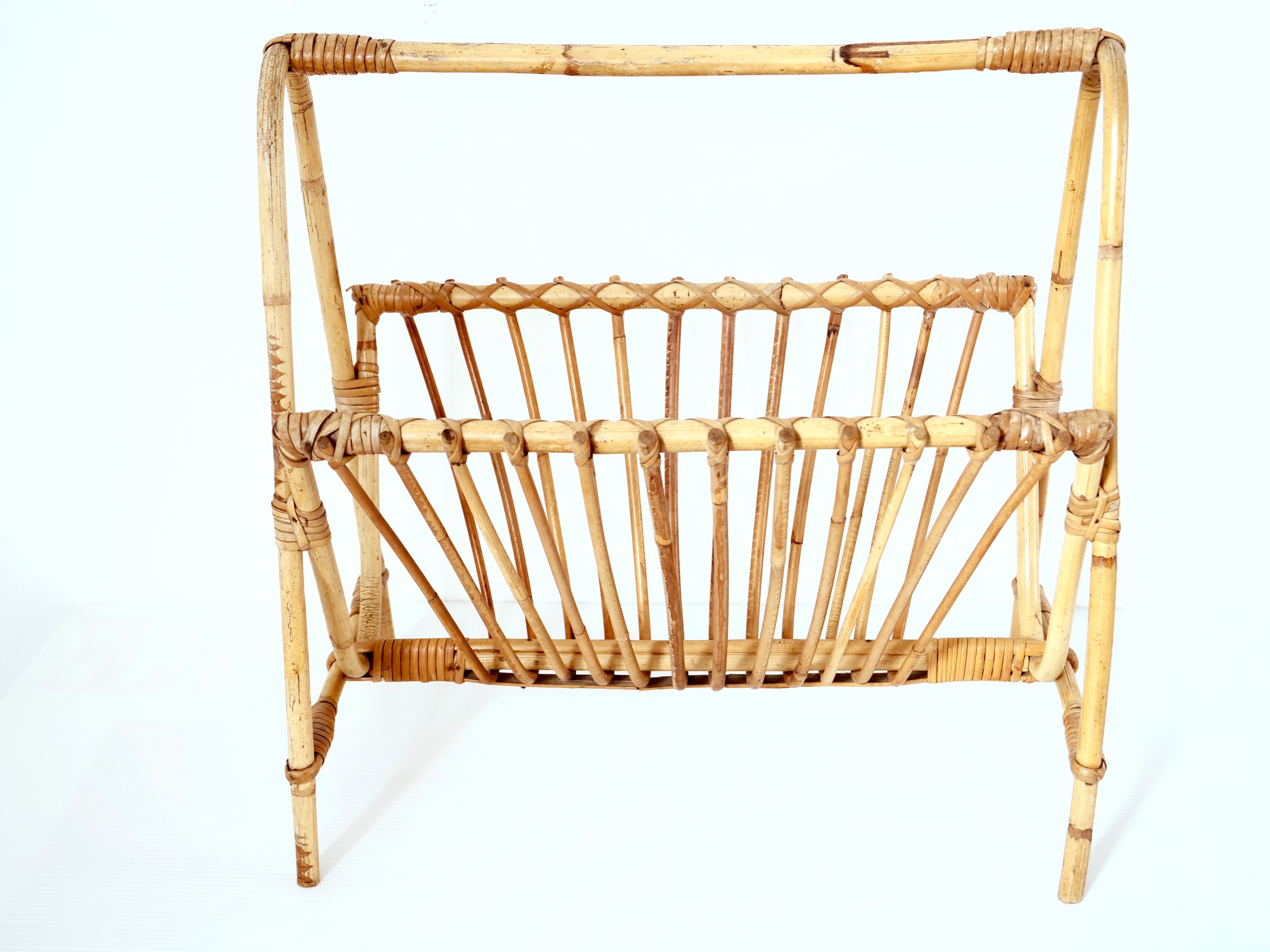 Porte-revue en rotin deco