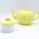 Théière vintage en porcelaine jaune à pois blancs