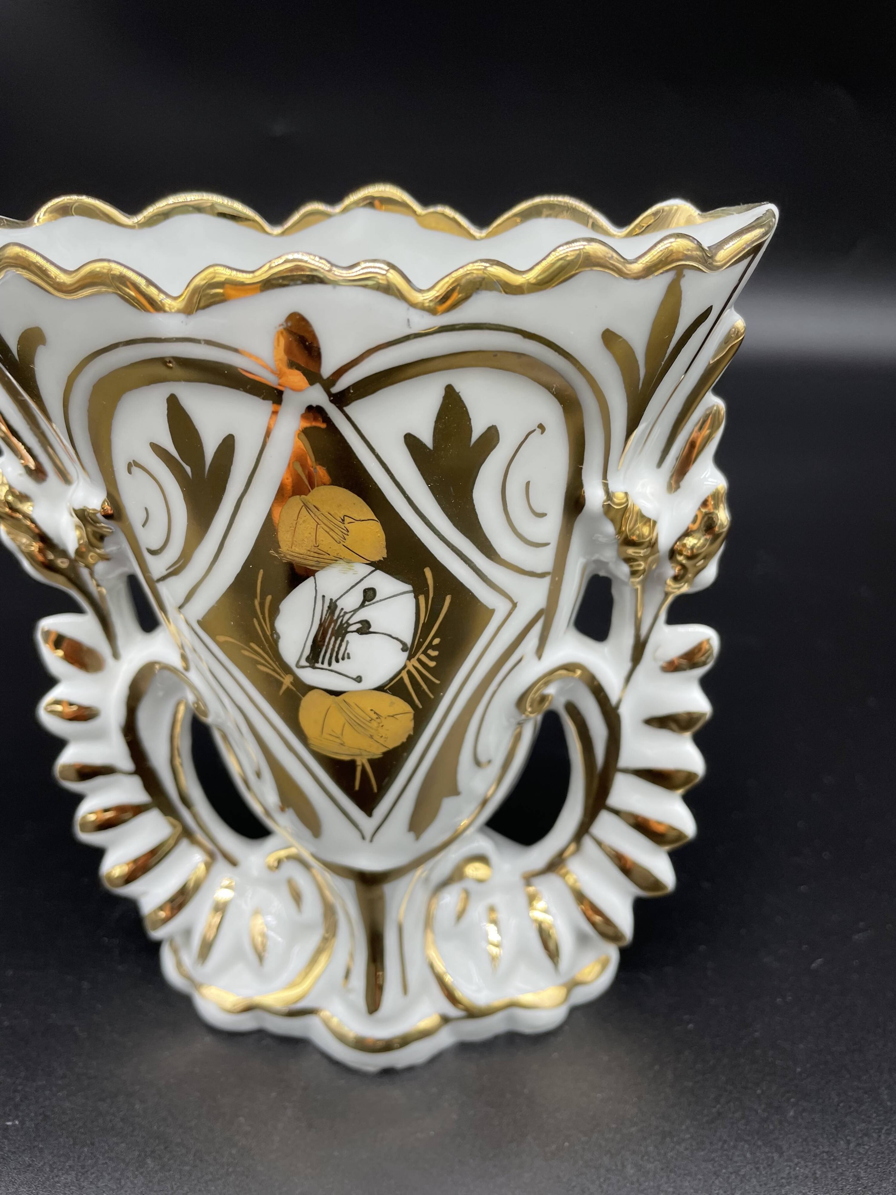 Wedding vase, white porcelain of paris, gold decoration, gilded, flowers, decoration