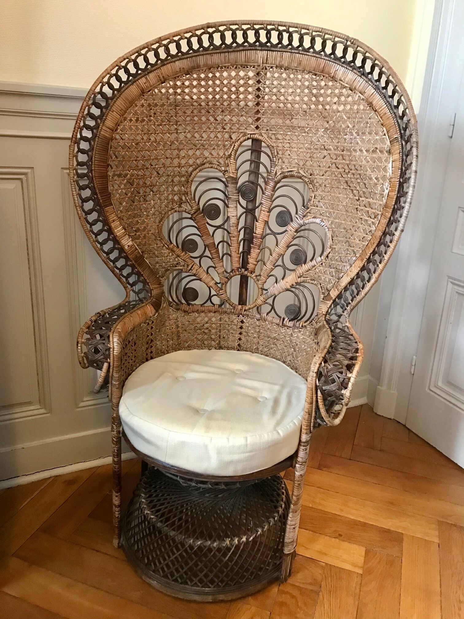 Armchair Emmanuelle peacock