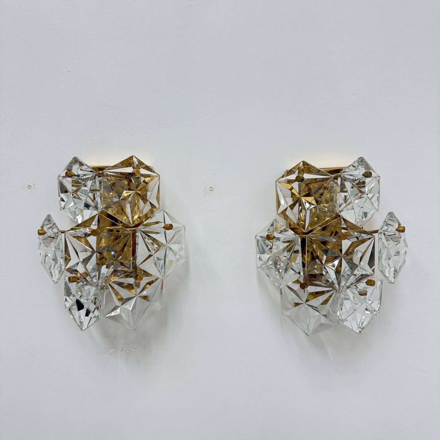 Paire d'appliques en cristal de style mid-century par Kinkeldey, Allemagne, années 1970.