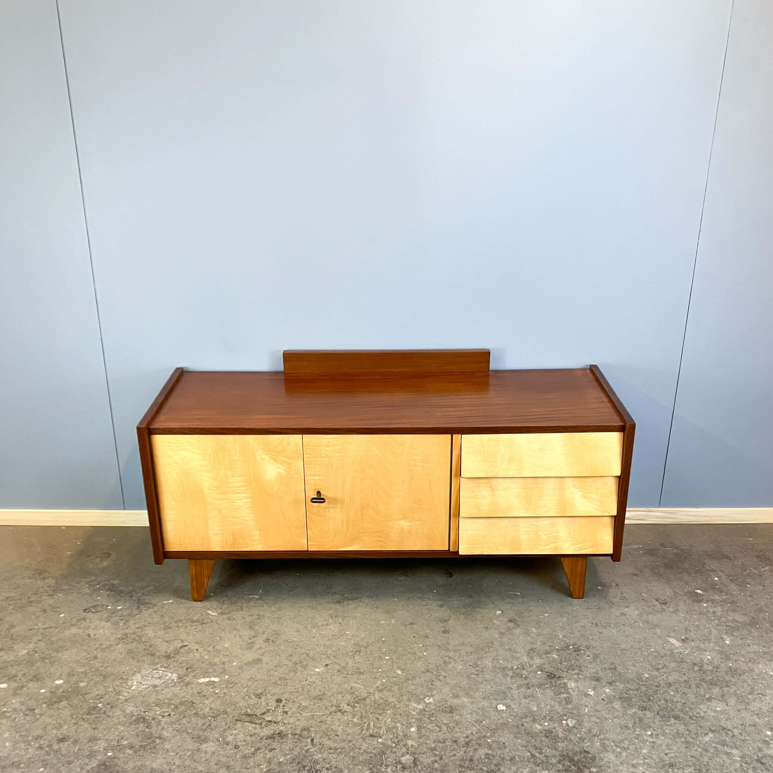 Lowboard, petit meuble de hall avec tiroirs, érable rayé, années 1960