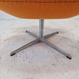 Set of 2 Swan Chairs by Arne Jacobsen and Fritz Hansen