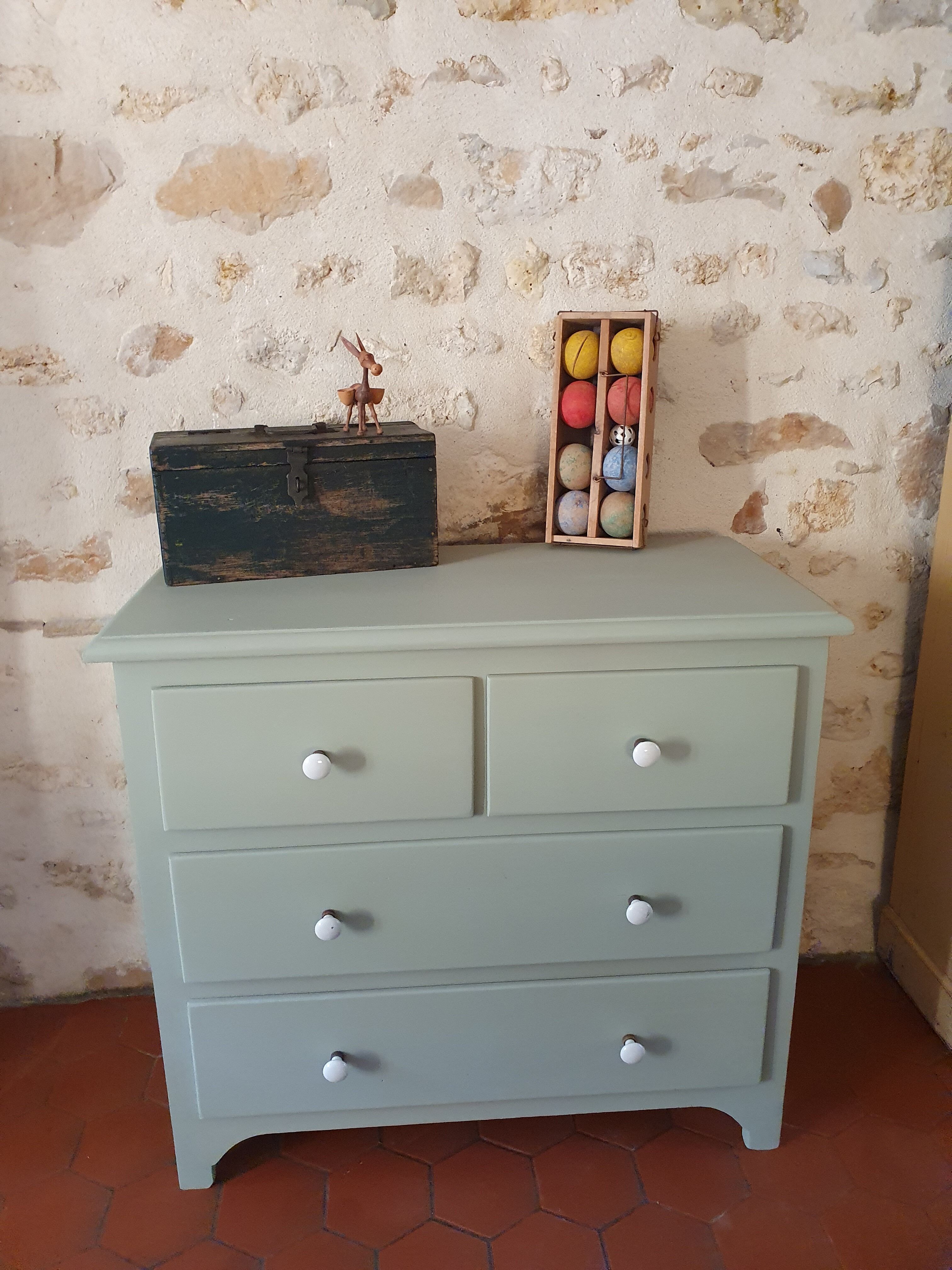 Vintage chest of drawers