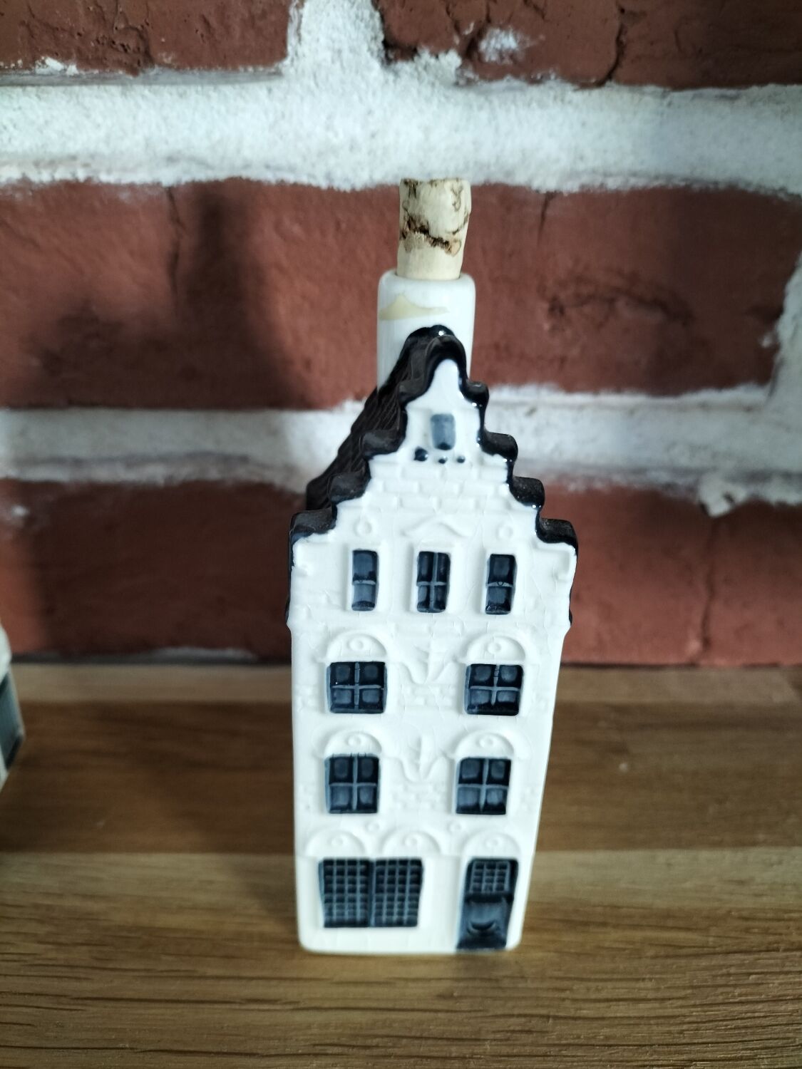 KLM miniature house