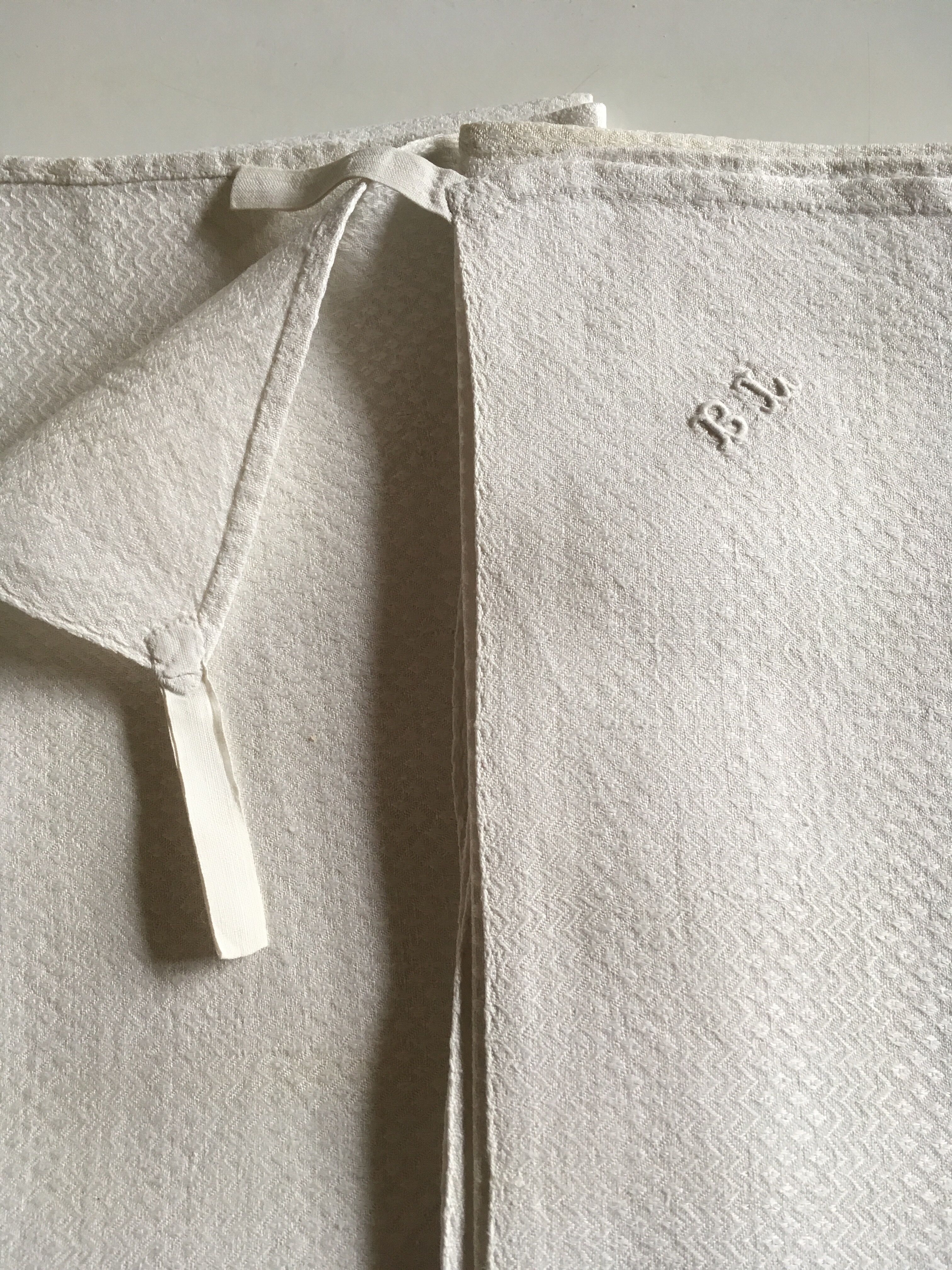 pair of Castle in linen cloths 19th figure BL