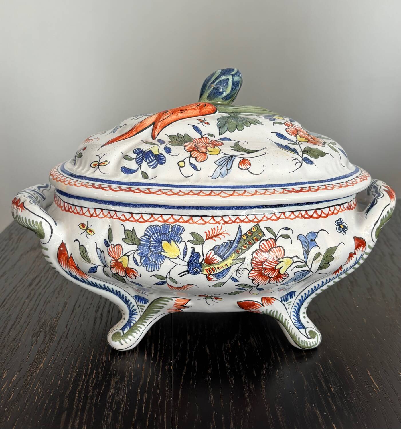 Moustiers Lallier set: soup tureen and matching 40cm dish