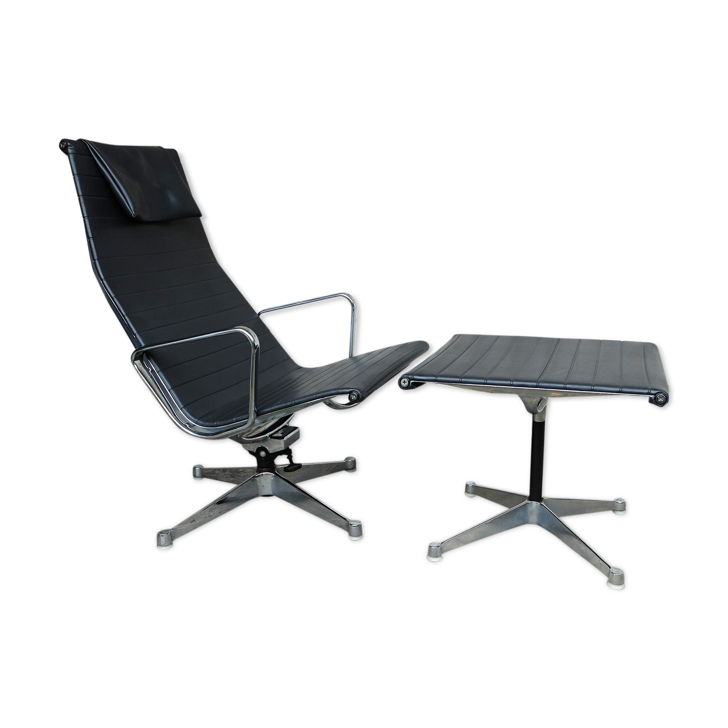 Lounge Chair Chair EA124 - Ottoman EA125 by Charles - Ray Eames for Herman Miller 1960s
