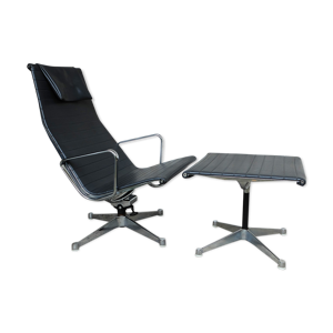 Fauteuil Lounge Chair EA124 & Ottoman