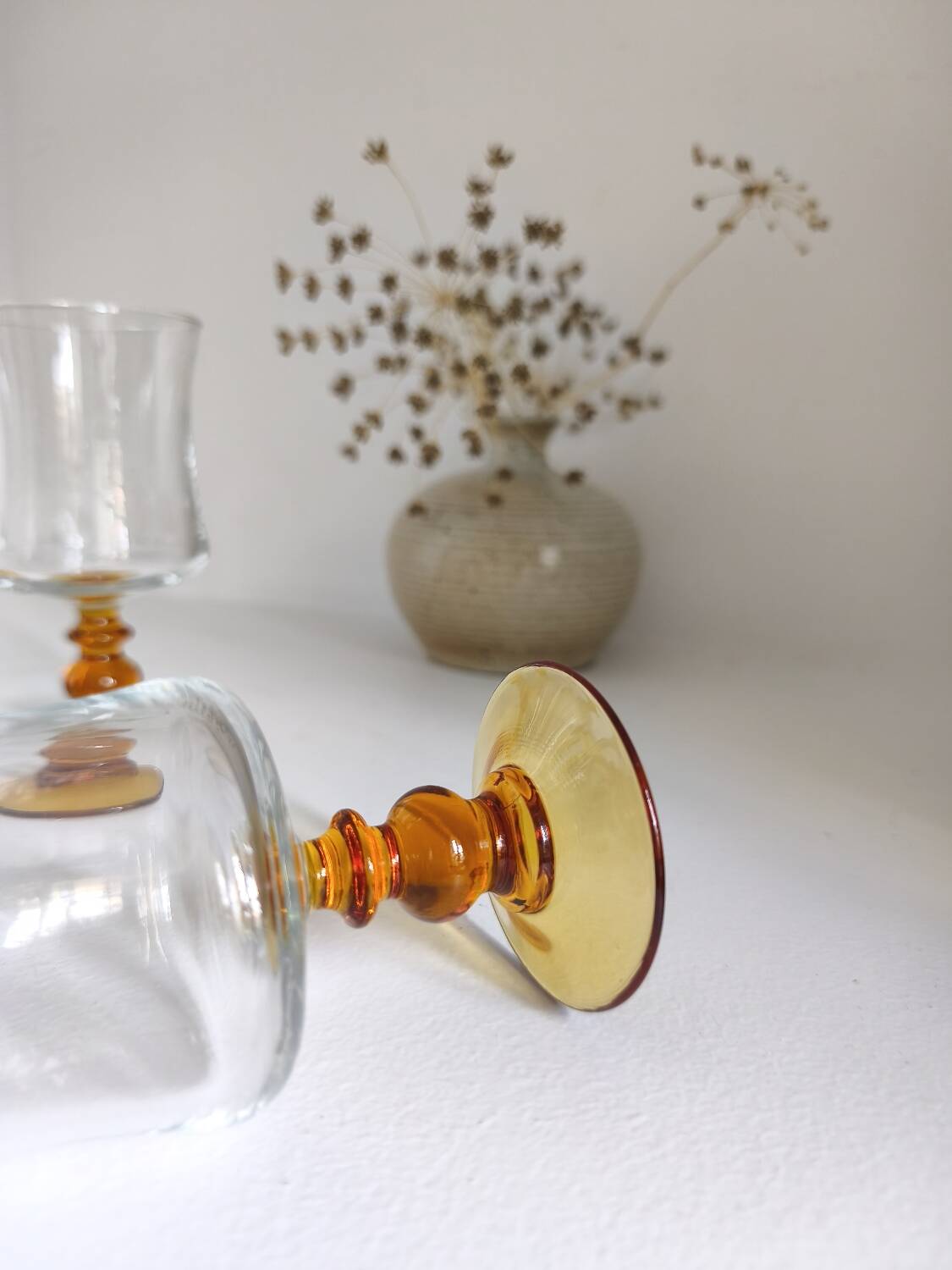 Set of 8 amber glasses