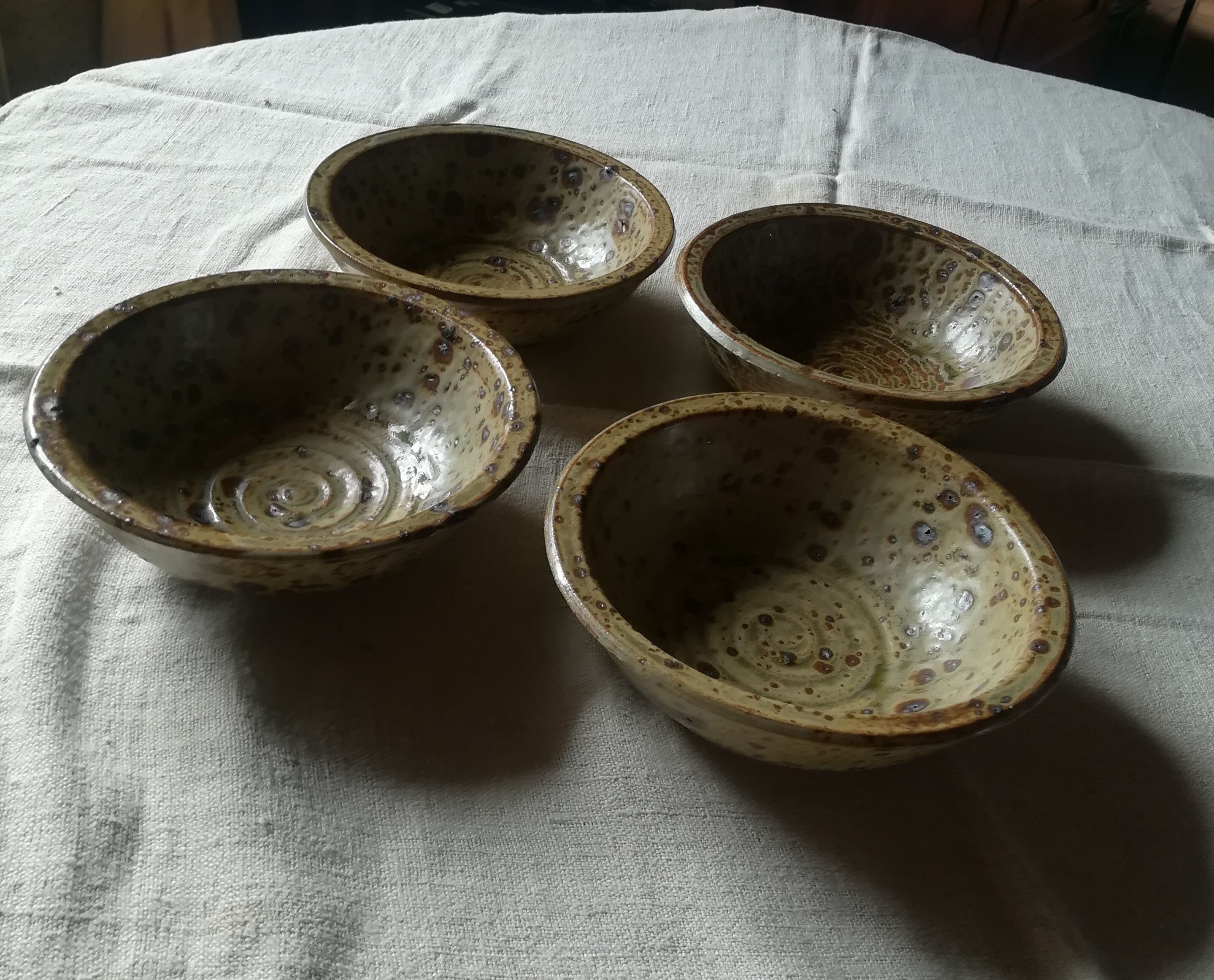 Lot de 4 assiettes coupes en grès