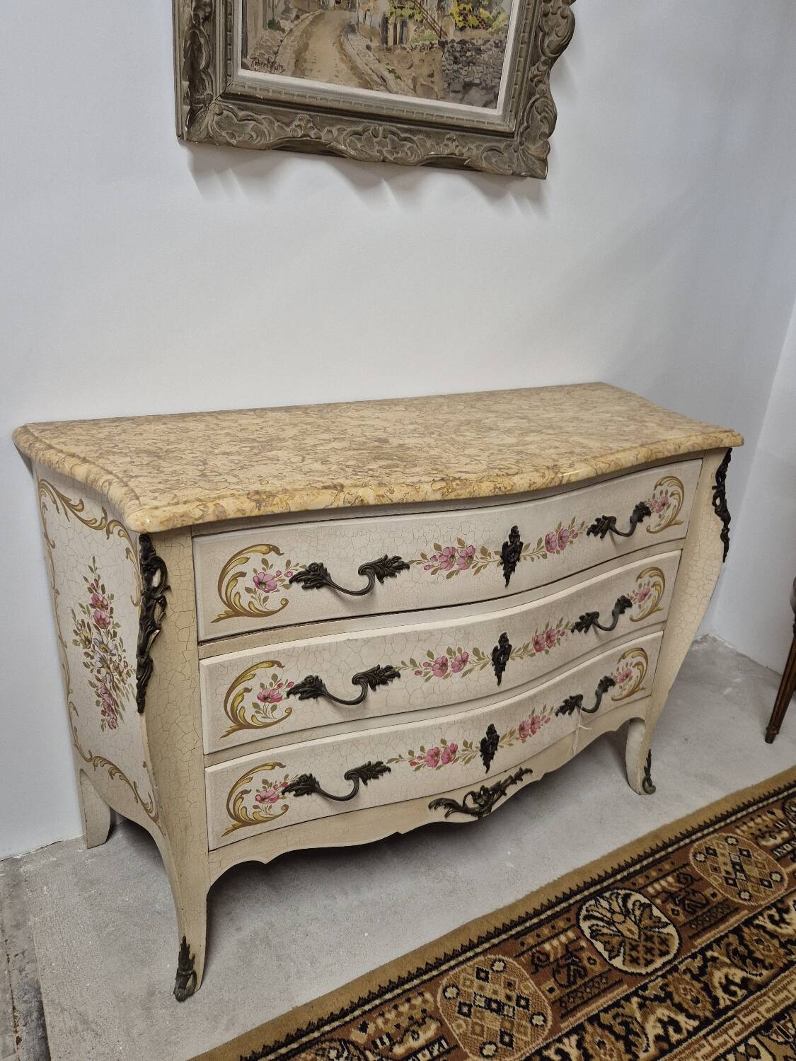 Louis XV style chest of drawers painted with flowers, Italian manufacture