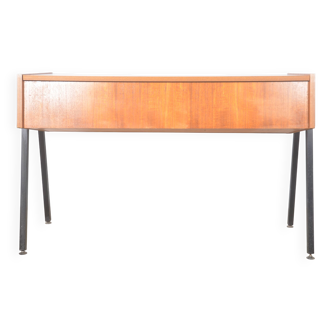 Knitting furniture