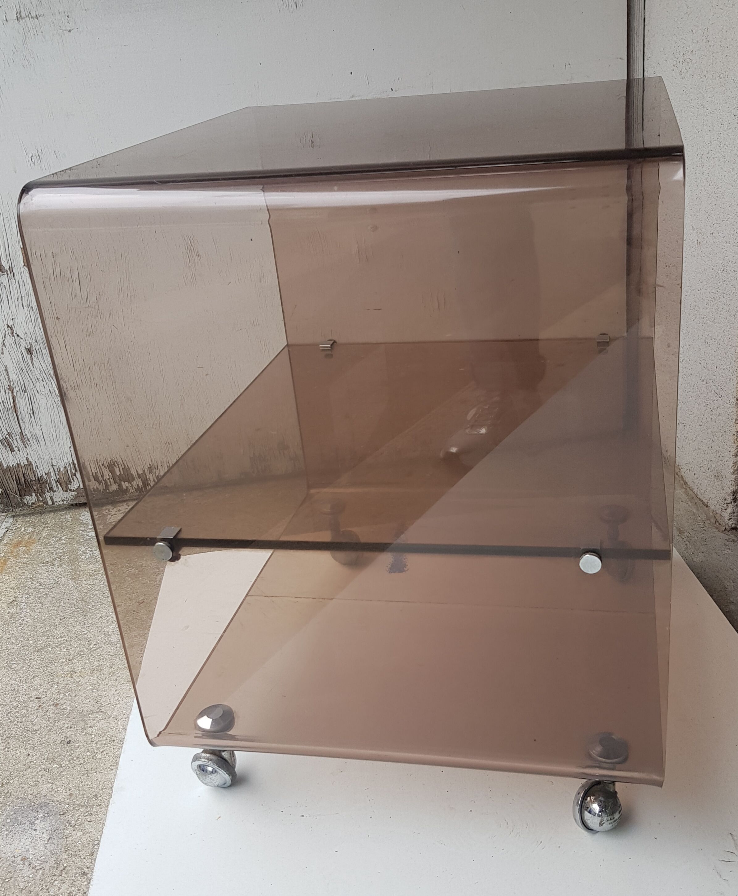 Table serves rolling design in smoked plexi 1970s