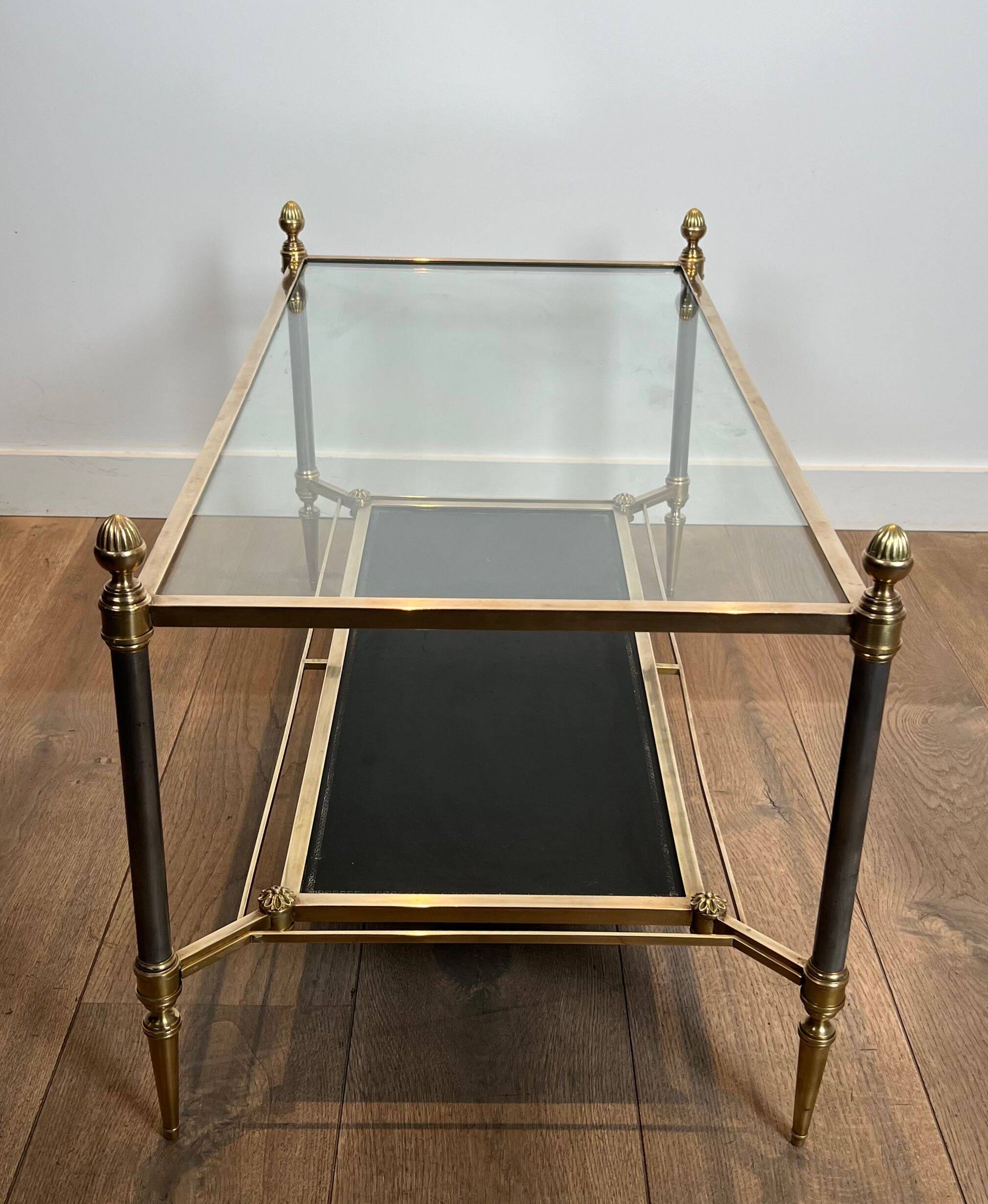 Table basse en laiton et plateau en cuir noir de la Maison Jansen