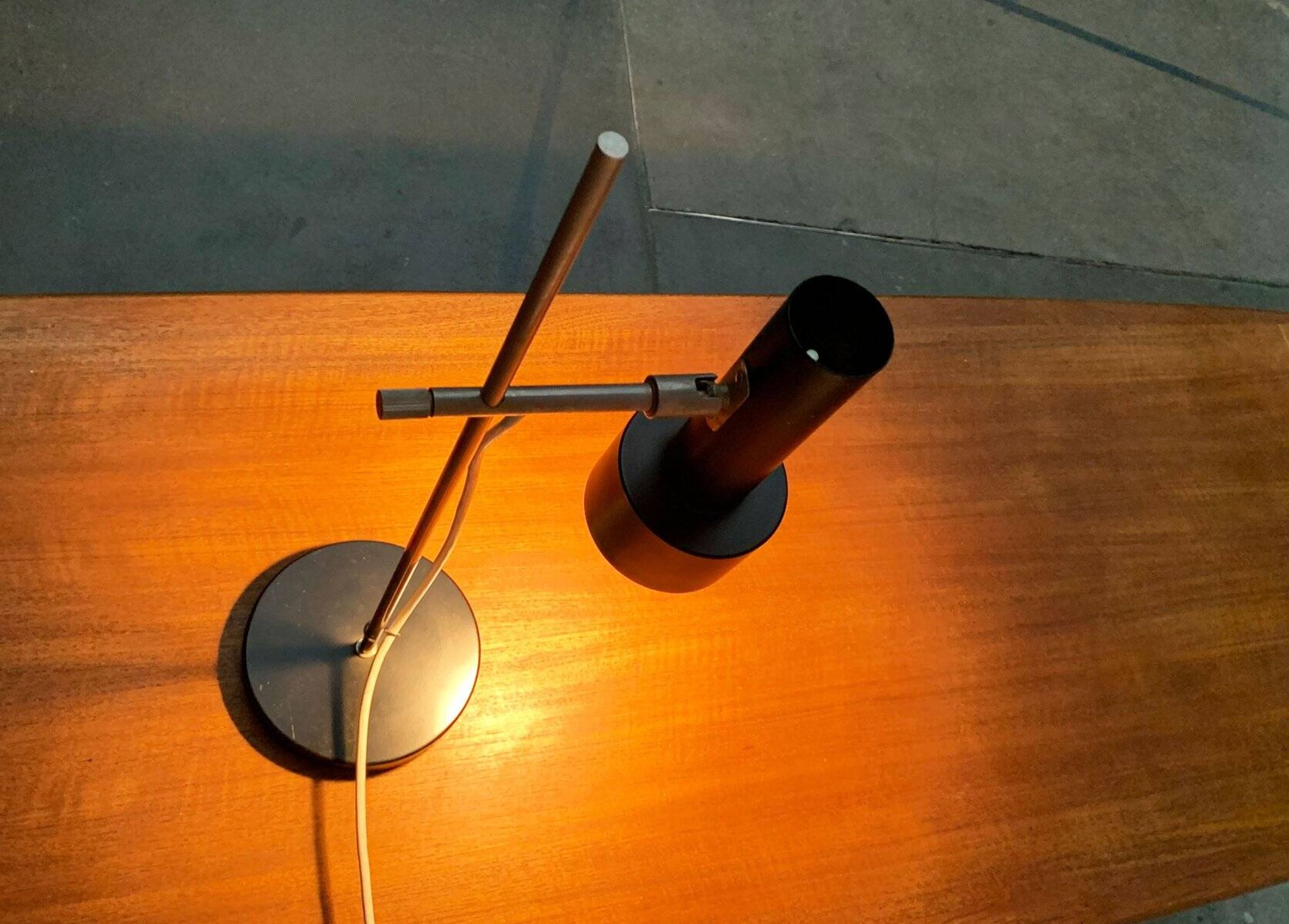 Mid-century minimalist table lamp by Beisl, 1960s.