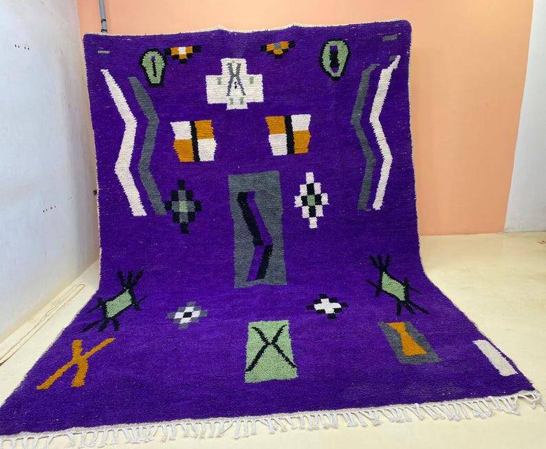 Off-white Moroccan rug with colorful patterns, 250cm x 150cm